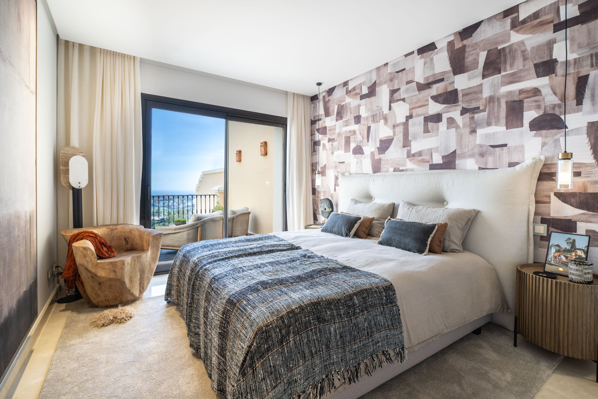 Luxurious Penthouse in Benahavís - Top Properties Estepona