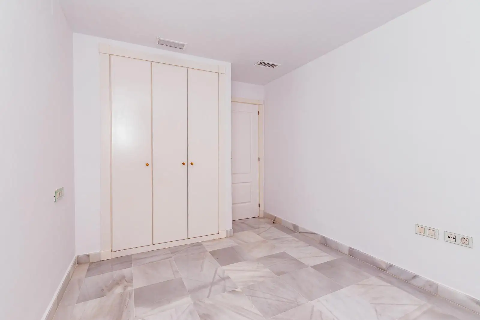 Spacious apartment in Estepona - Top Properties Estepona