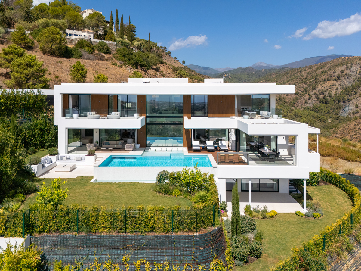 Exceptional Villa in Benahavís - Top Properties Estepona
