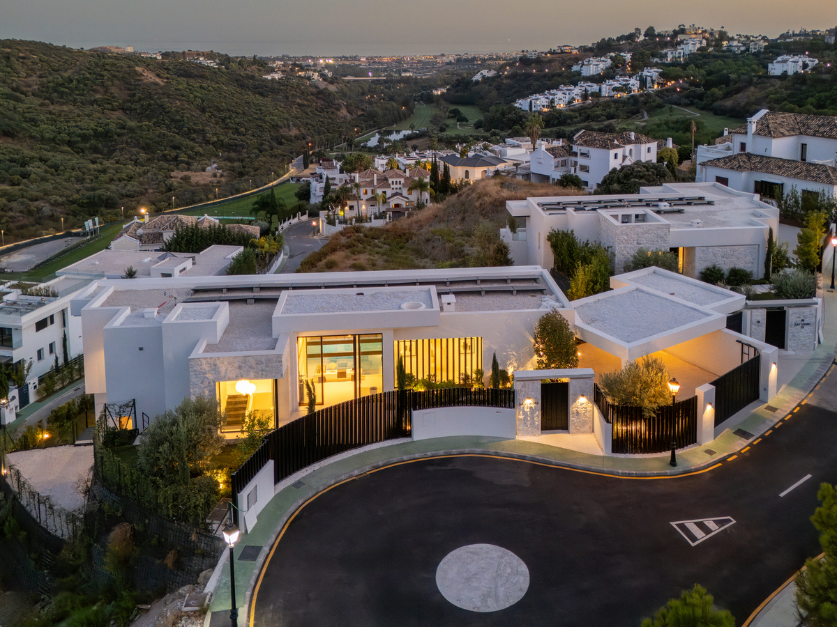 Exceptional Villa in Benahavís - Top Properties Estepona
