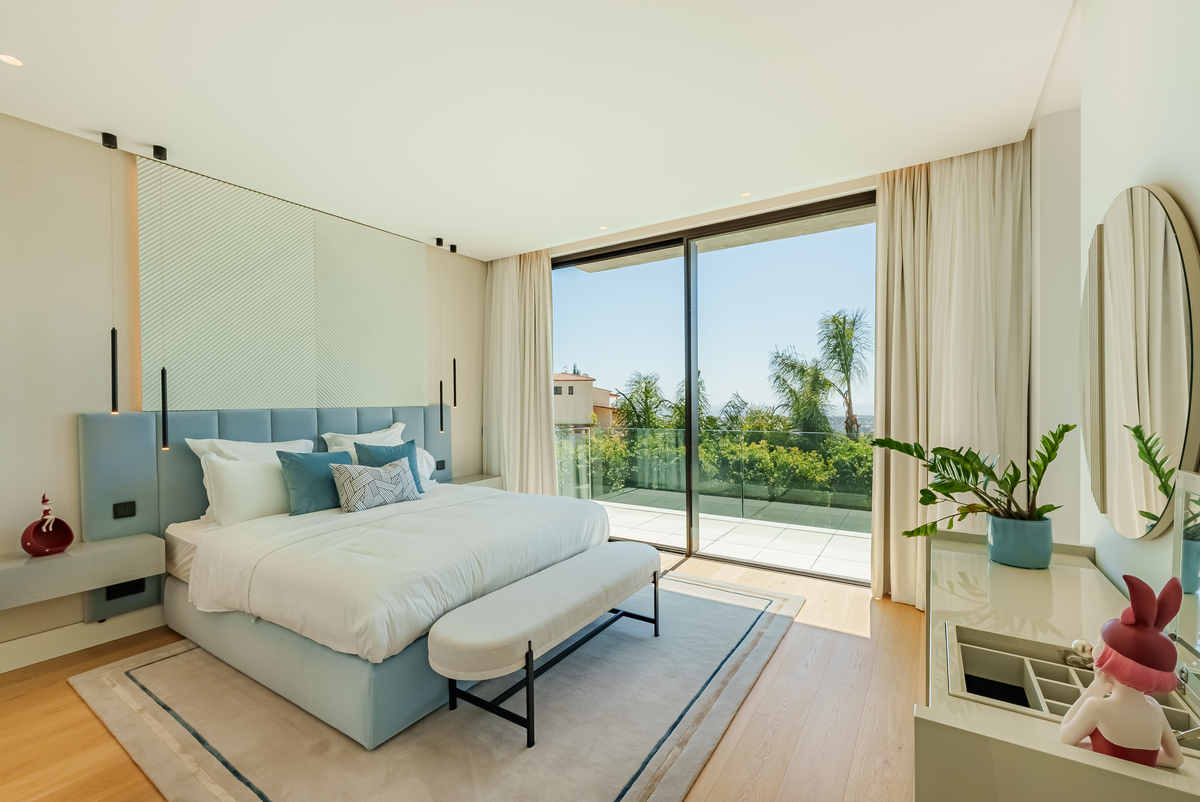 Elegant Villa in Benahavís - Top Properties Estepona