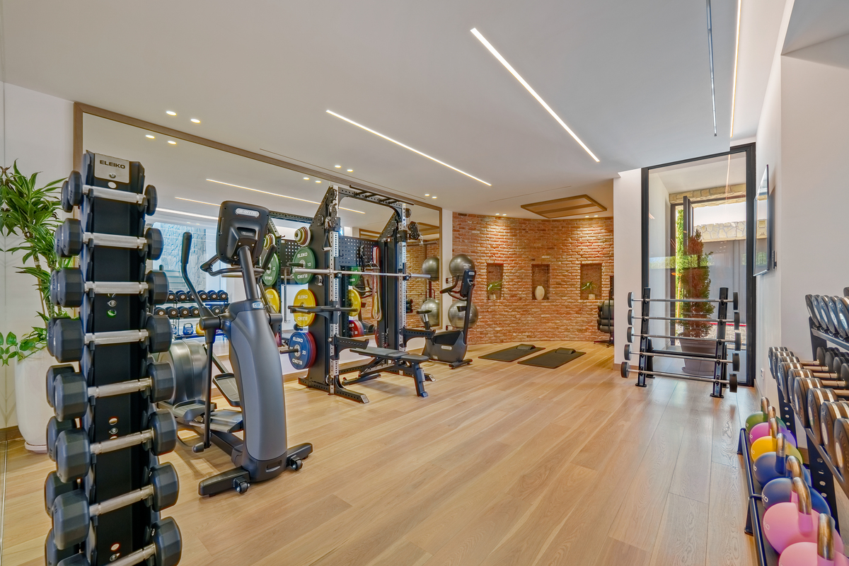 Exclusive Villa in Benahavís - Top Properties Estepona