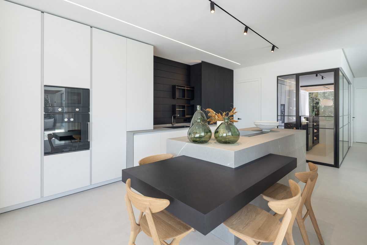 Mesmerizing Villa in Benahavís - Top Properties Estepona
