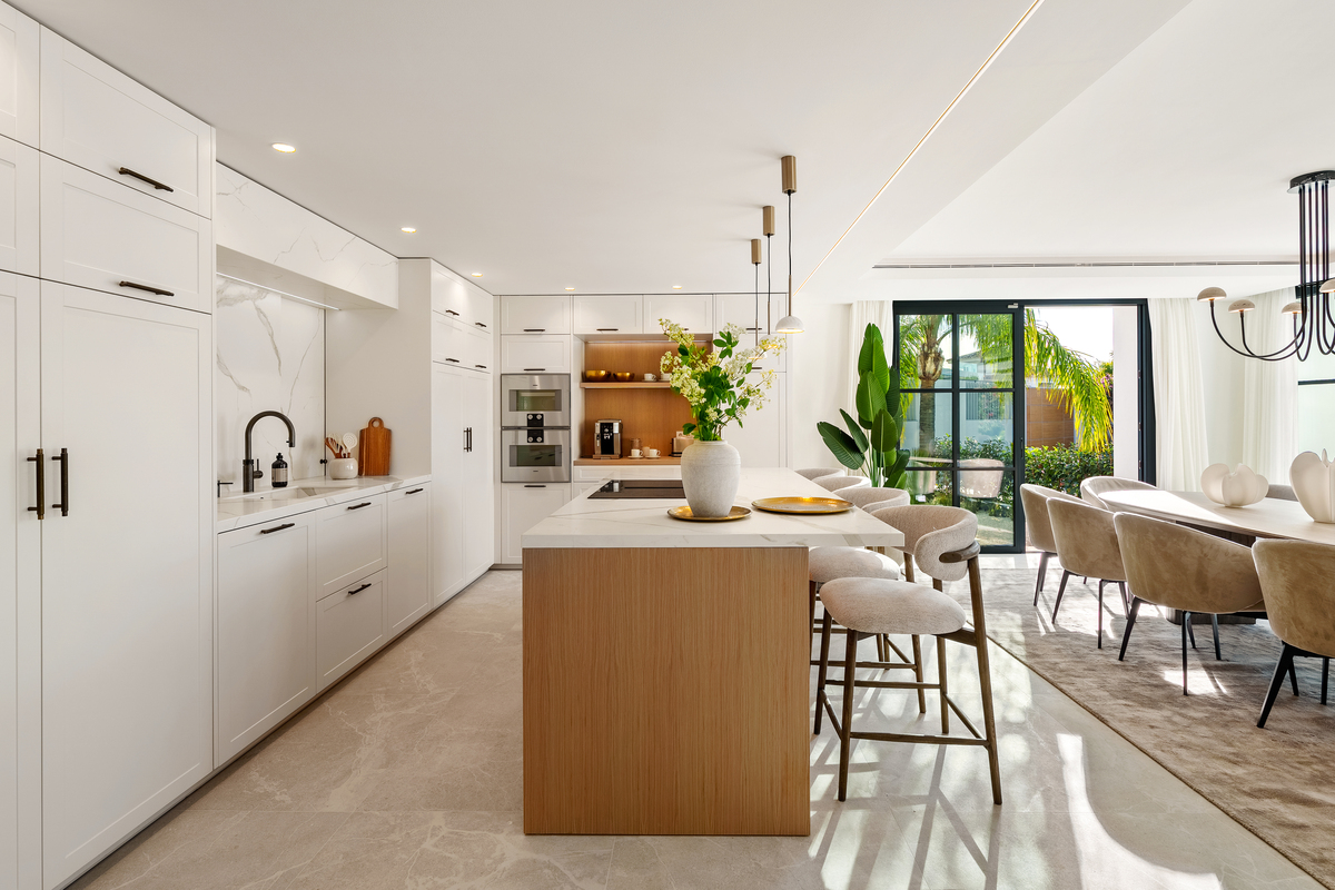 Modern Villa in Benahavís - Top Properties Estepona