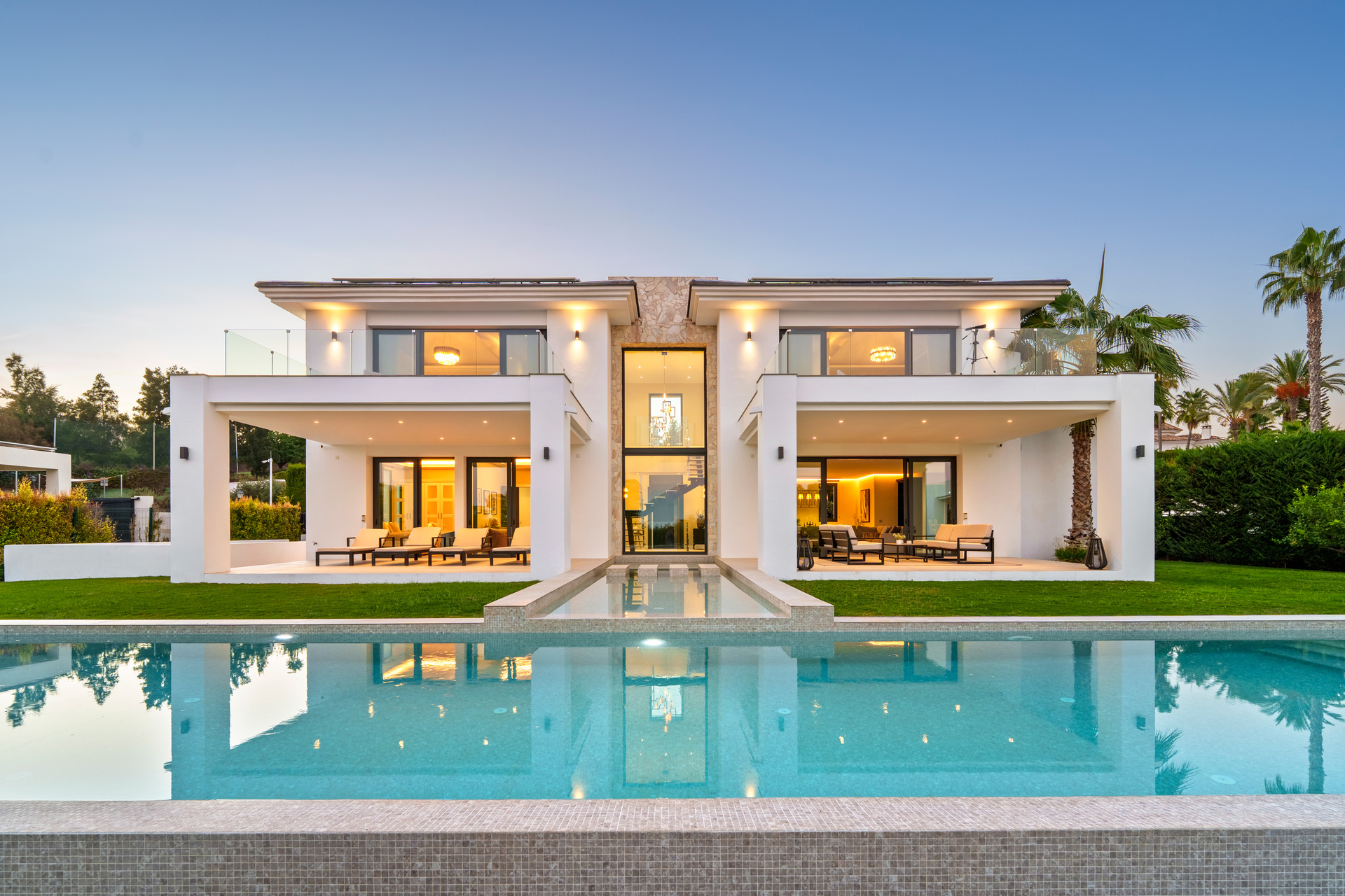 Contemporary Villa in Benahavís - Top Properties Estepona