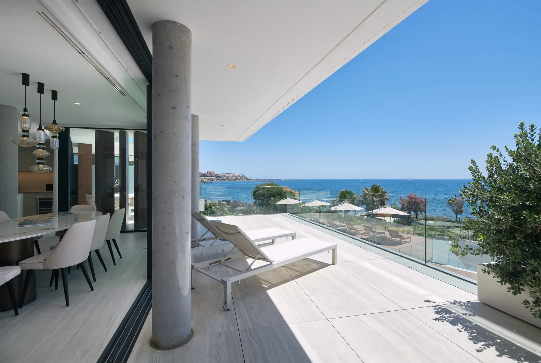 Prime beachfront apartment in Estepona - Top Properties Estepona
