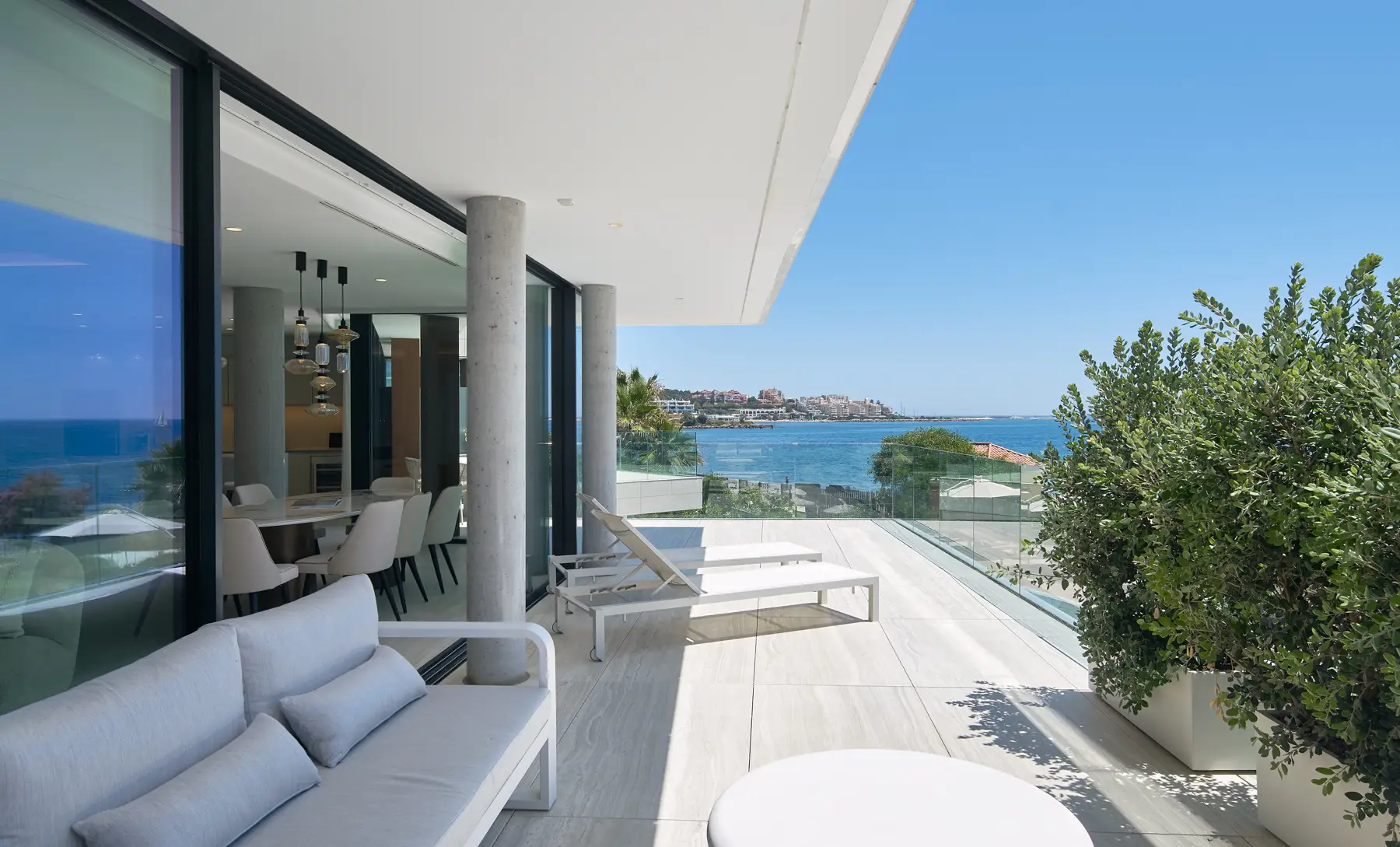 Prime beachfront apartment in Estepona - Top Properties Estepona