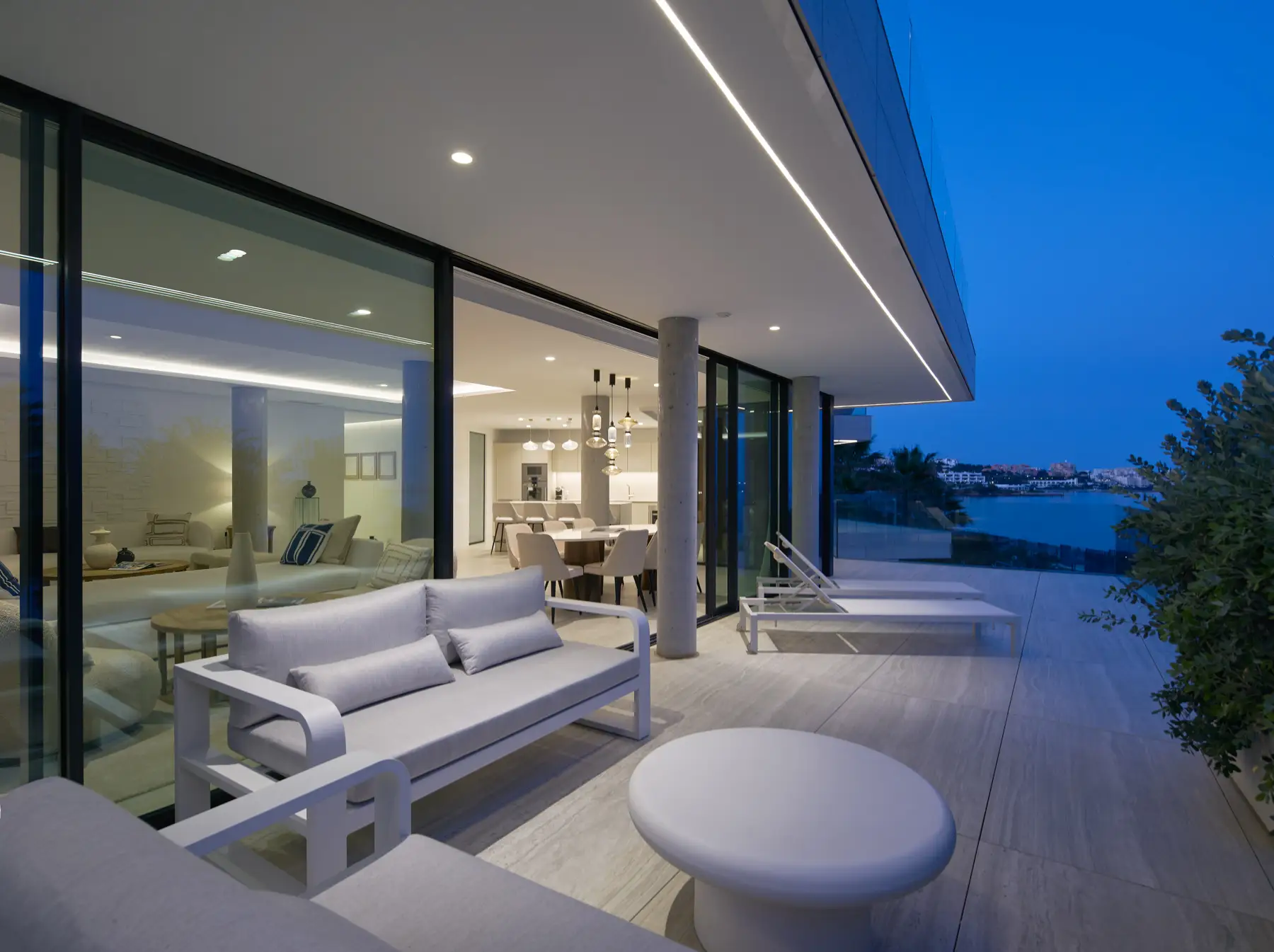 Prime beachfront apartment in Estepona - Top Properties Estepona