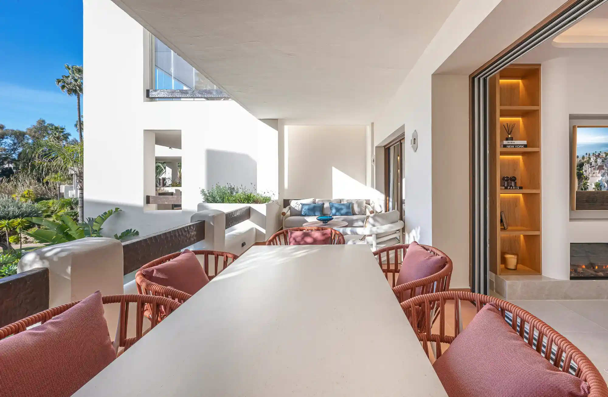 Beachfront apartment in El Valerín - Top Properties Estepona