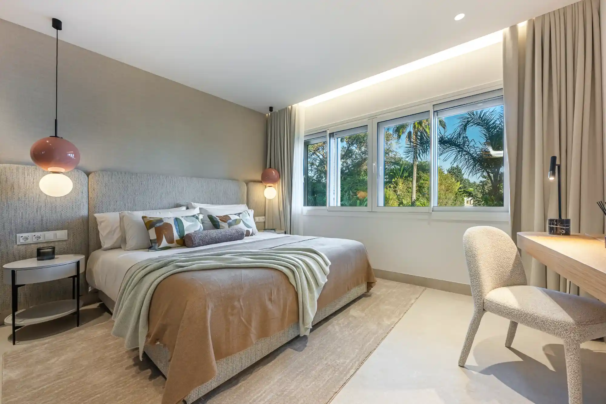 Beachfront apartment in El Valerín - Top Properties Estepona