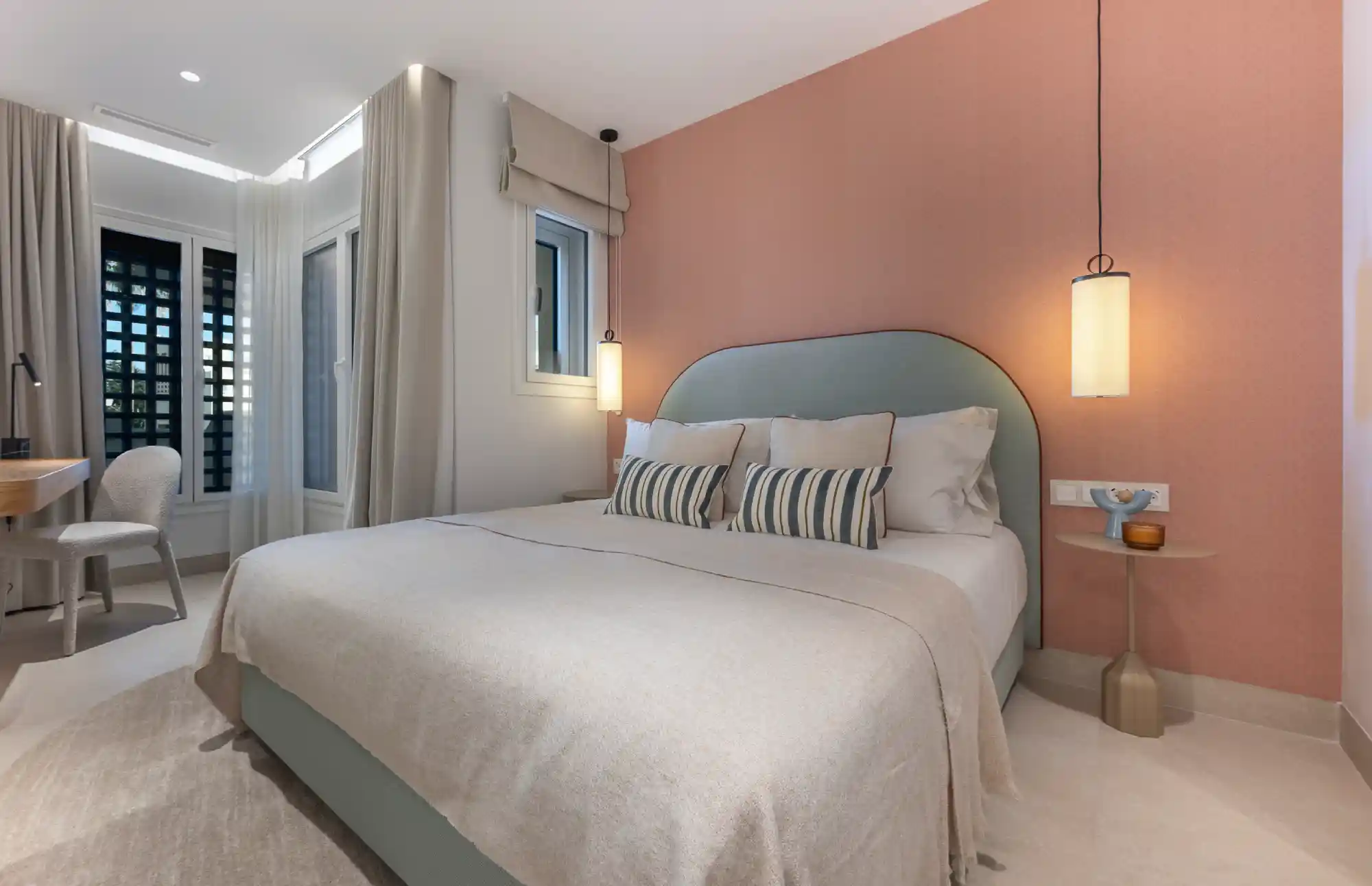 Beachfront apartment in El Valerín - Top Properties Estepona