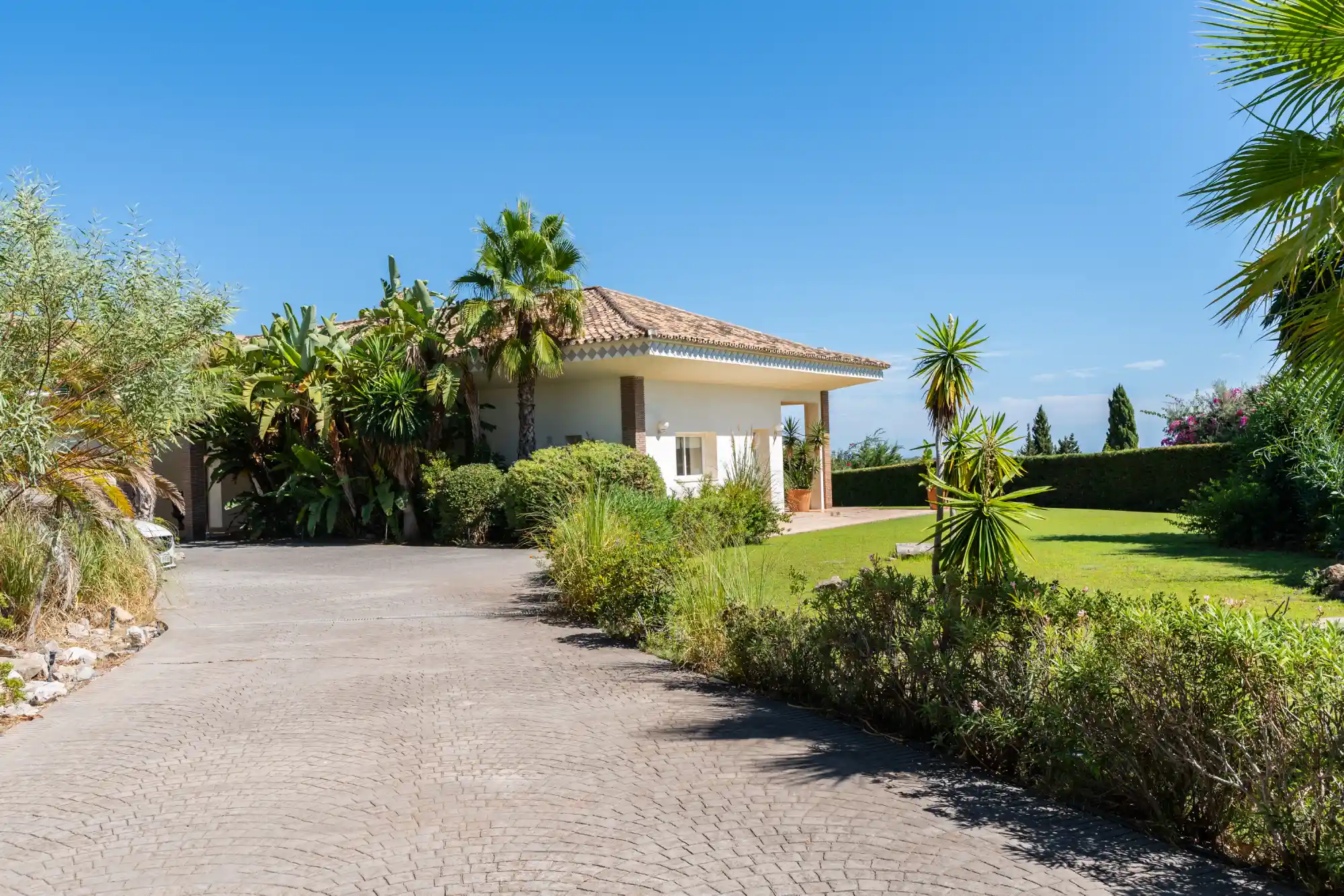 Spectacular Villa in Benahavís - Top Properties Estepona