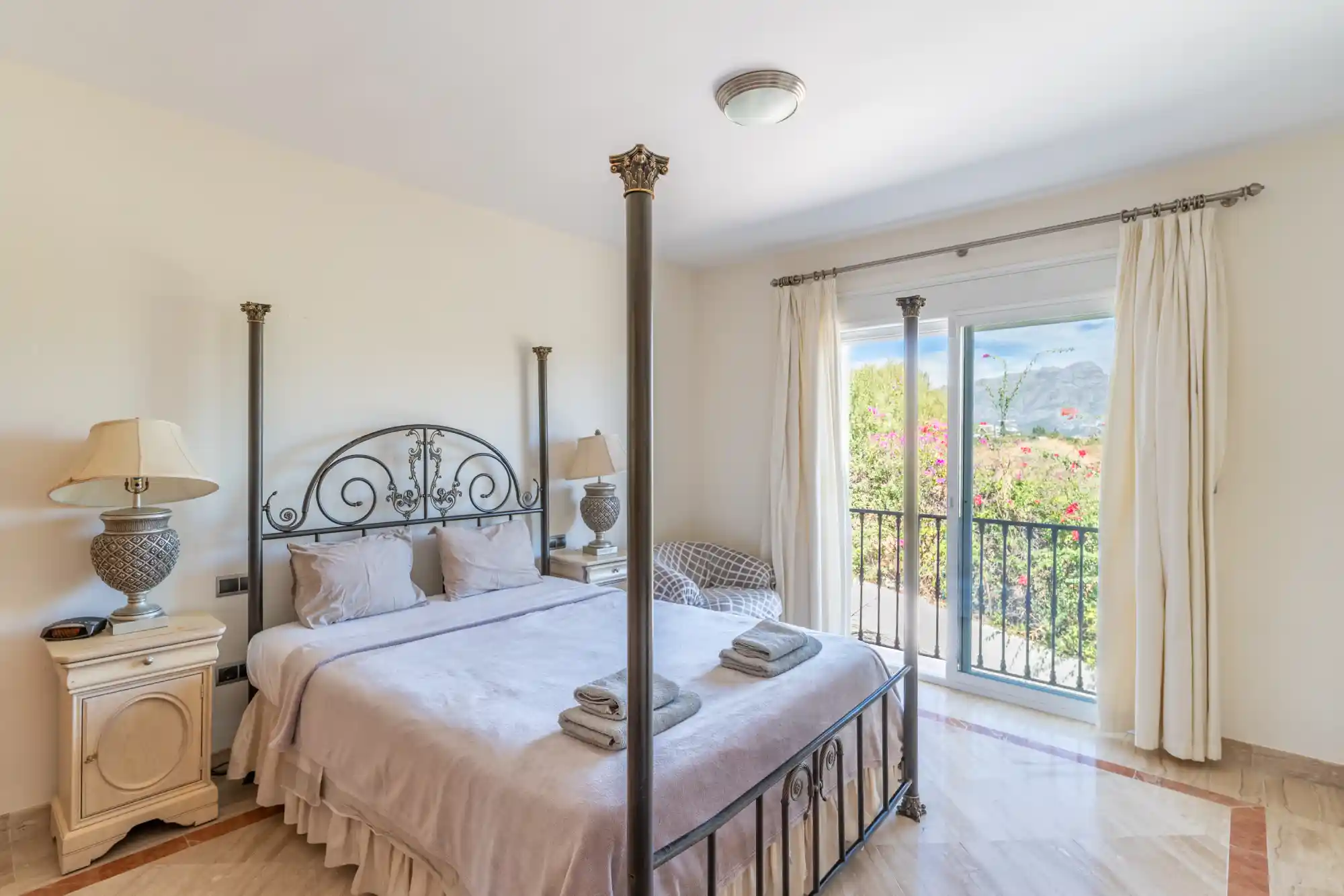 Spectacular Villa in Benahavís - Top Properties Estepona