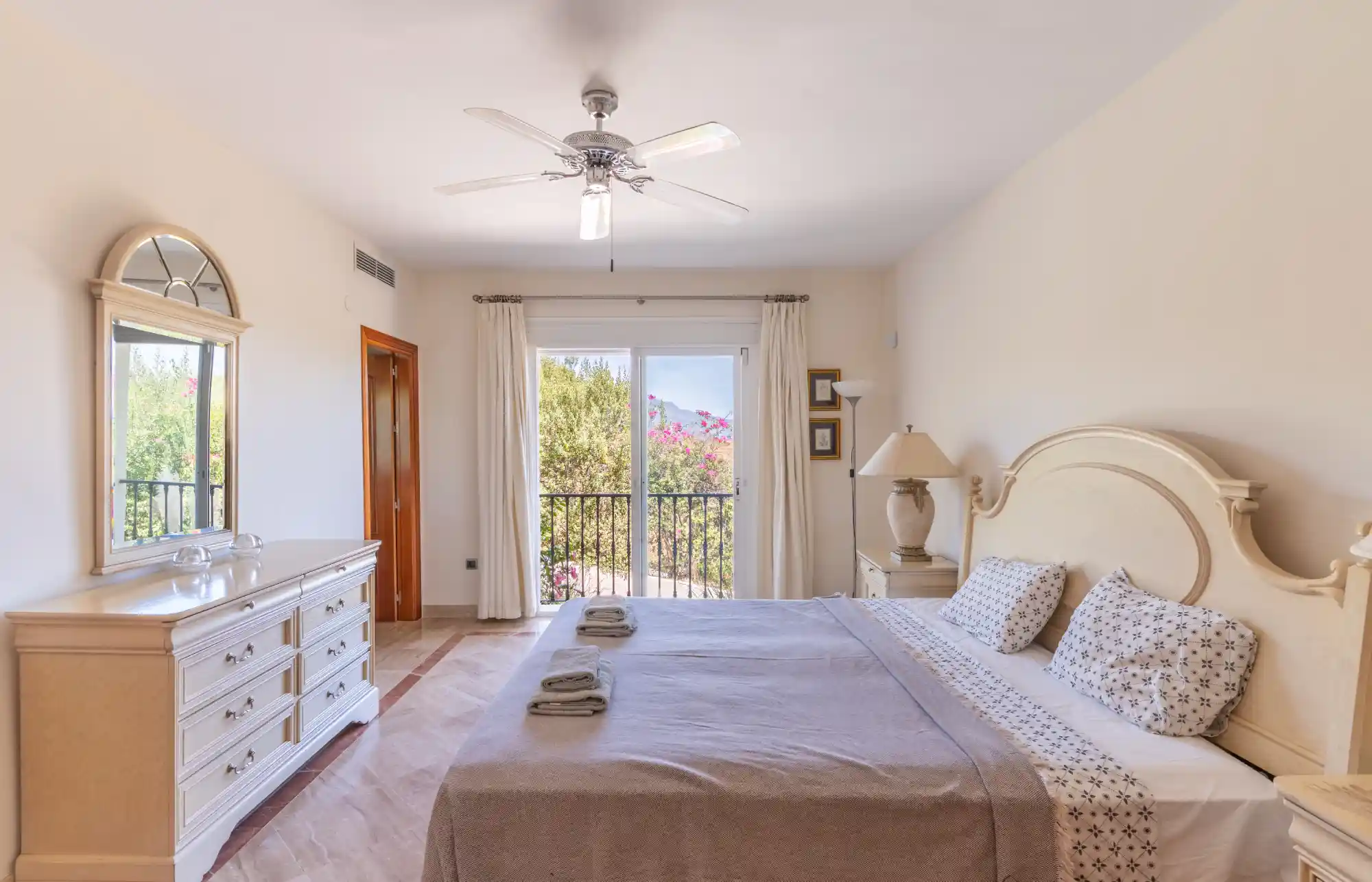 Spectacular Villa in Benahavís - Top Properties Estepona