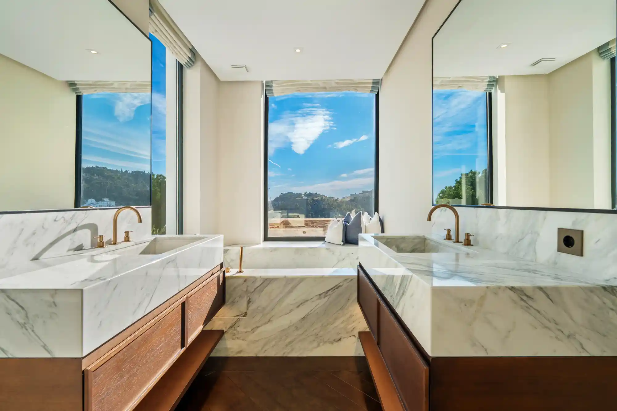 Luxury Villa in El Madroñal, Benahavis - Top Properties Estepona