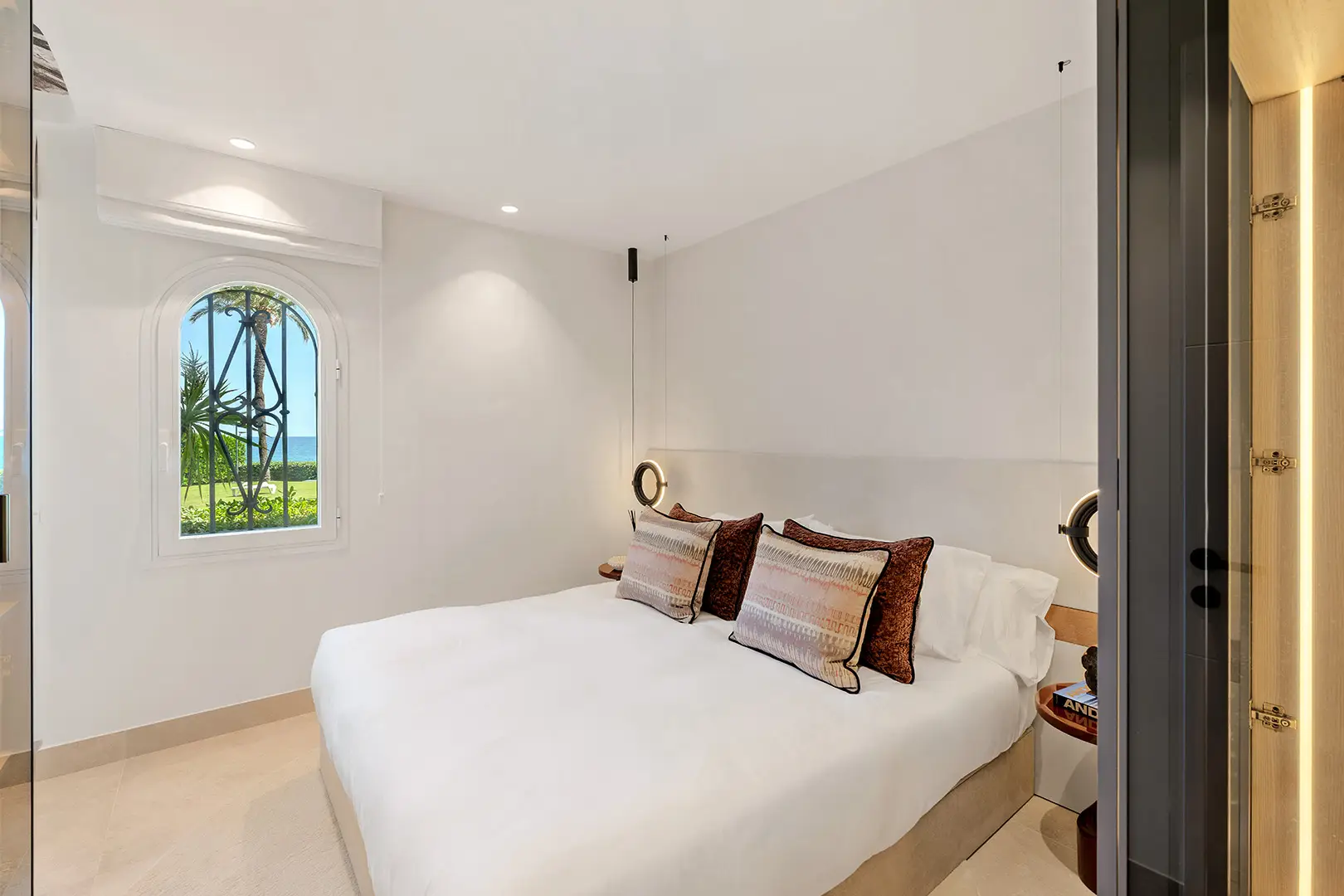 Luxury Frontline Ground-Floor Apartment