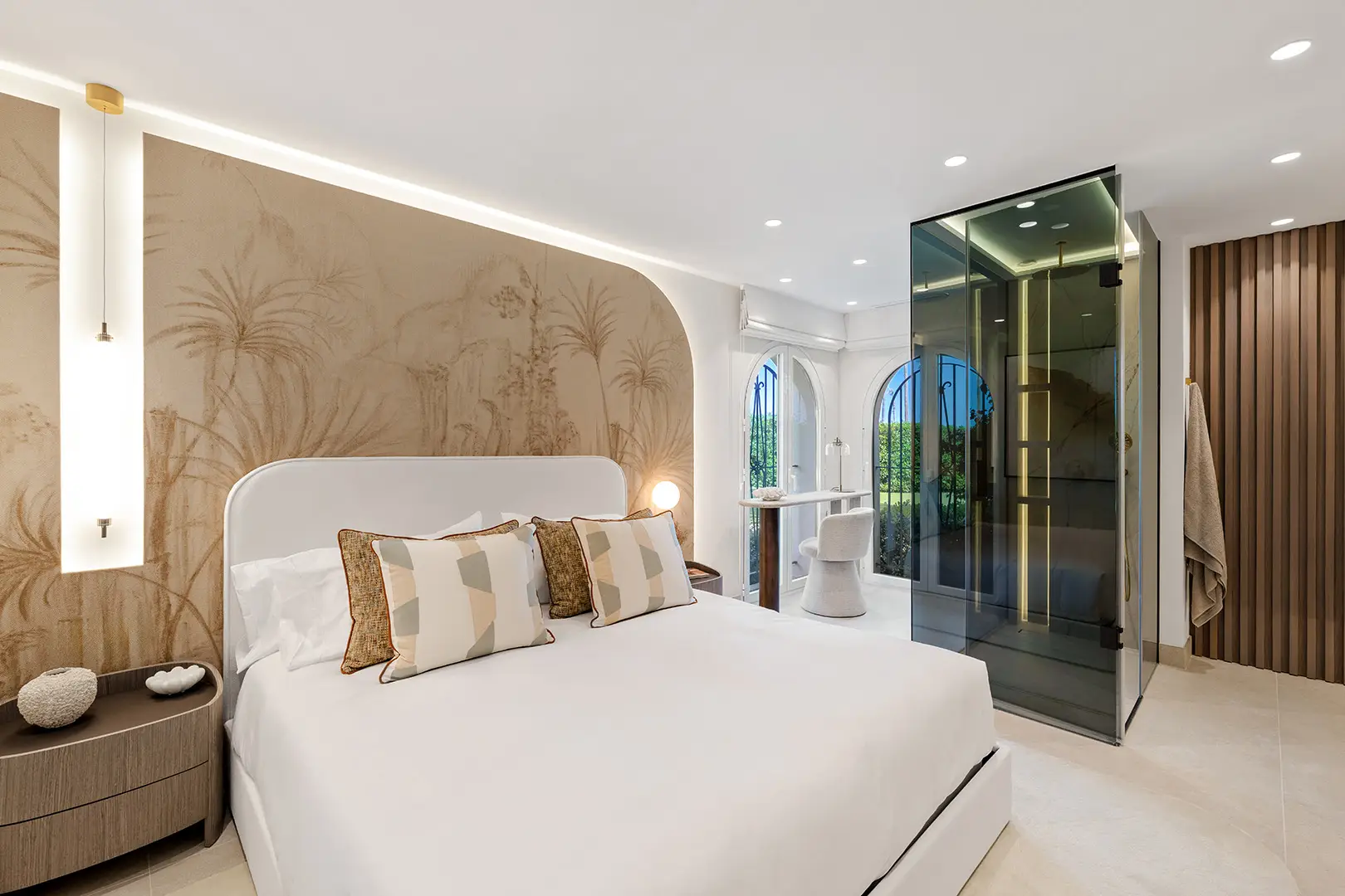 Luxury Frontline Ground-Floor Apartment