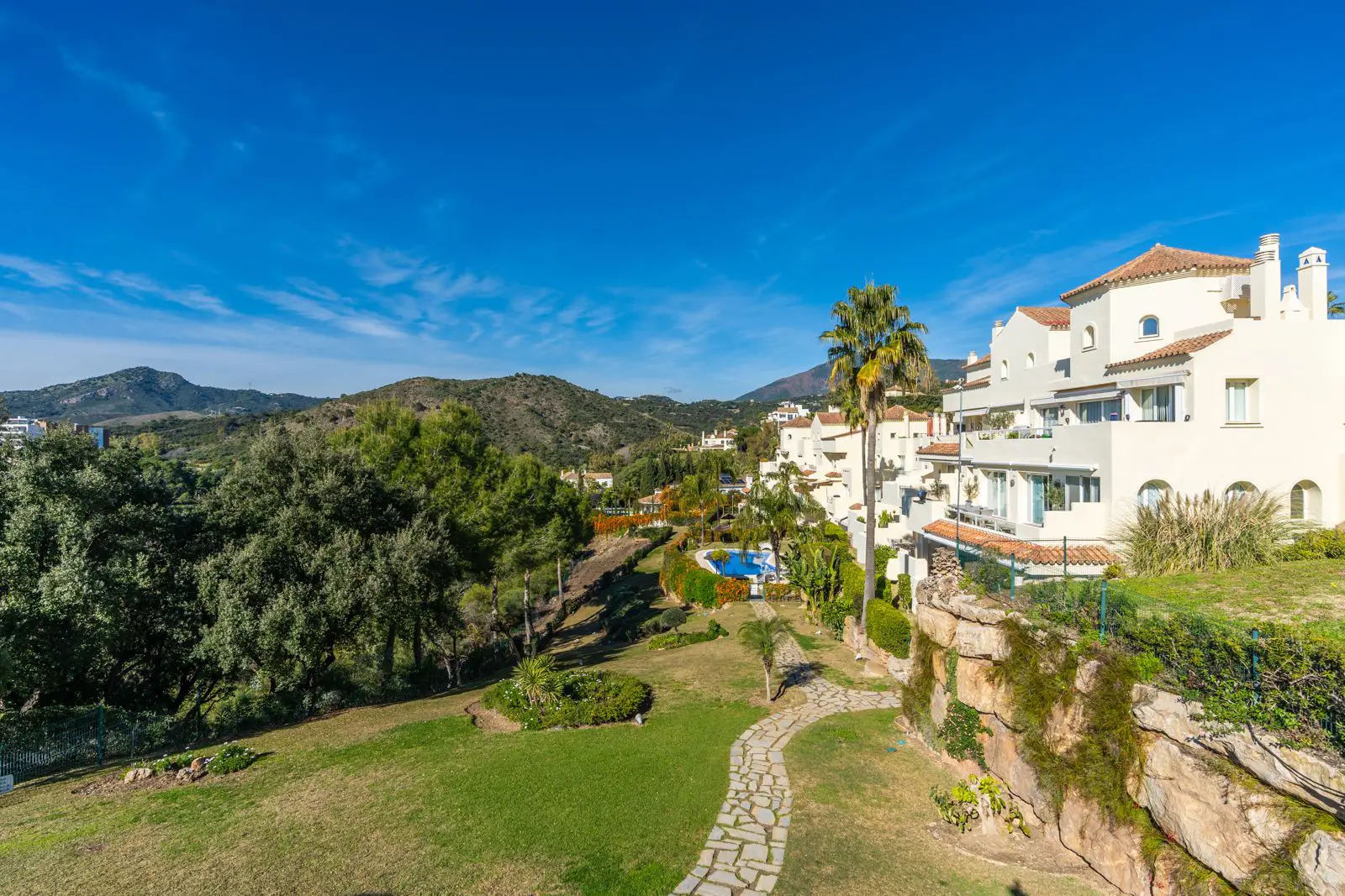 Spacious Apartment with Panoramic Views in Benahavís