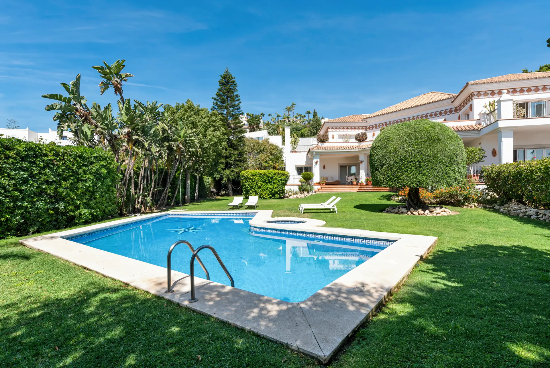 Elegante Villa mit Meerblick in El Paraíso