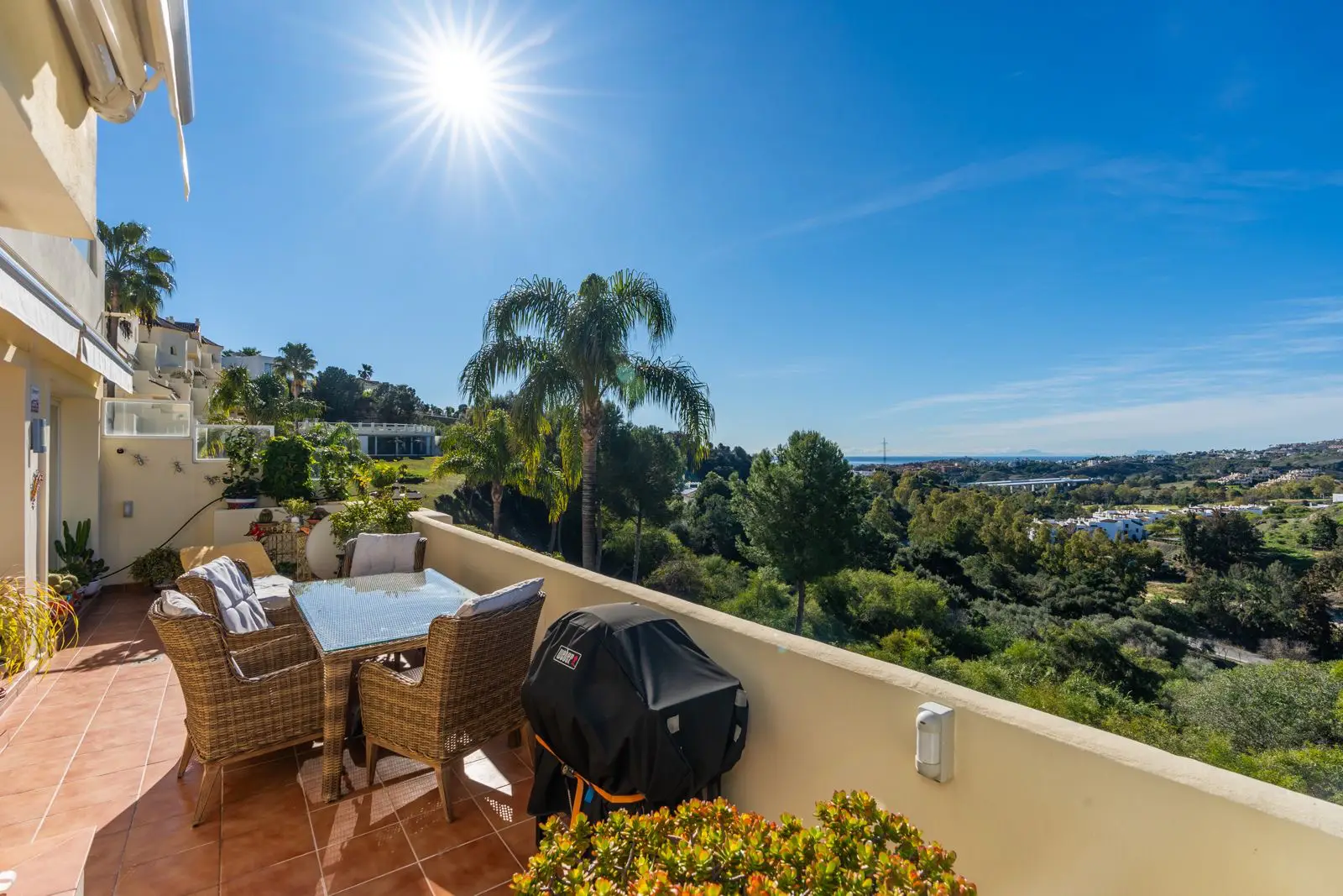 Spacious Apartment with Panoramic Views in Benahavís
