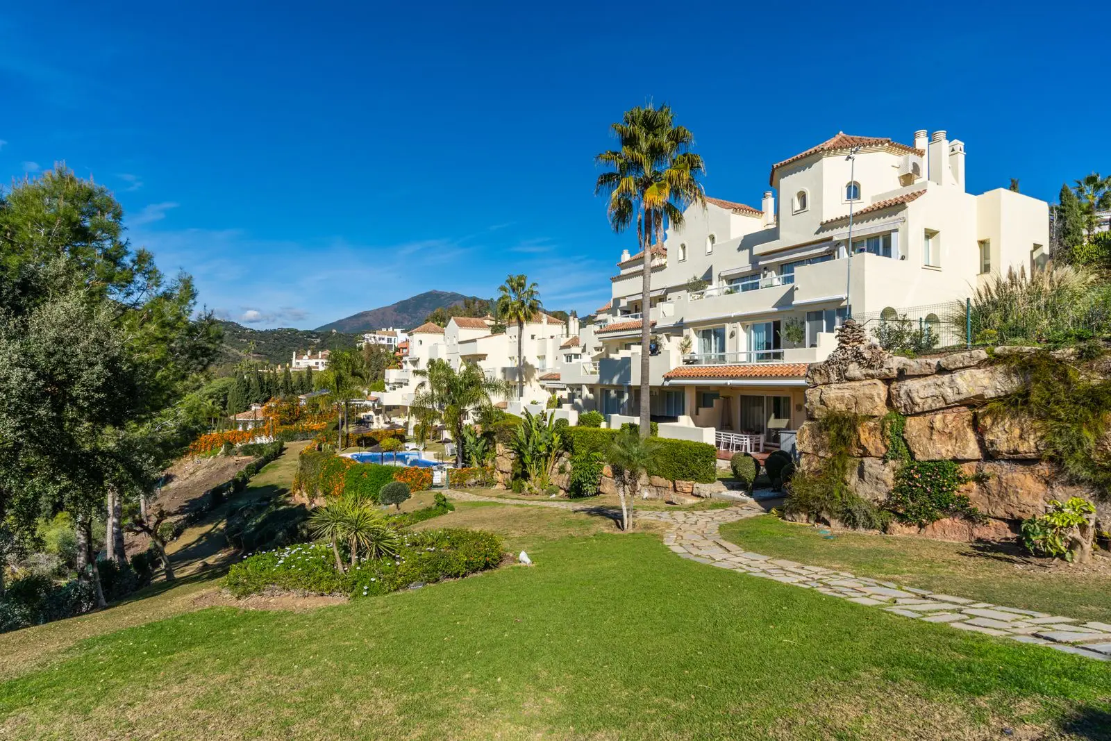 Spacious Apartment with Panoramic Views in Benahavís