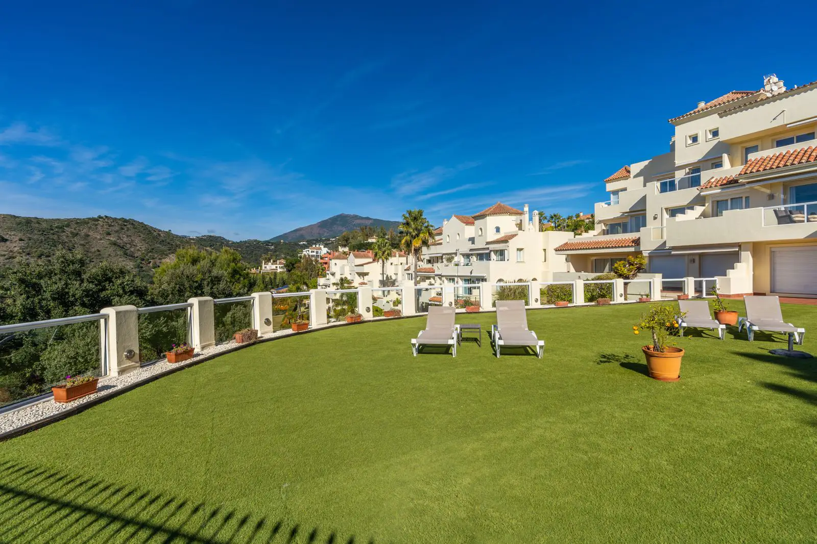 Spacious Apartment with Panoramic Views in Benahavís