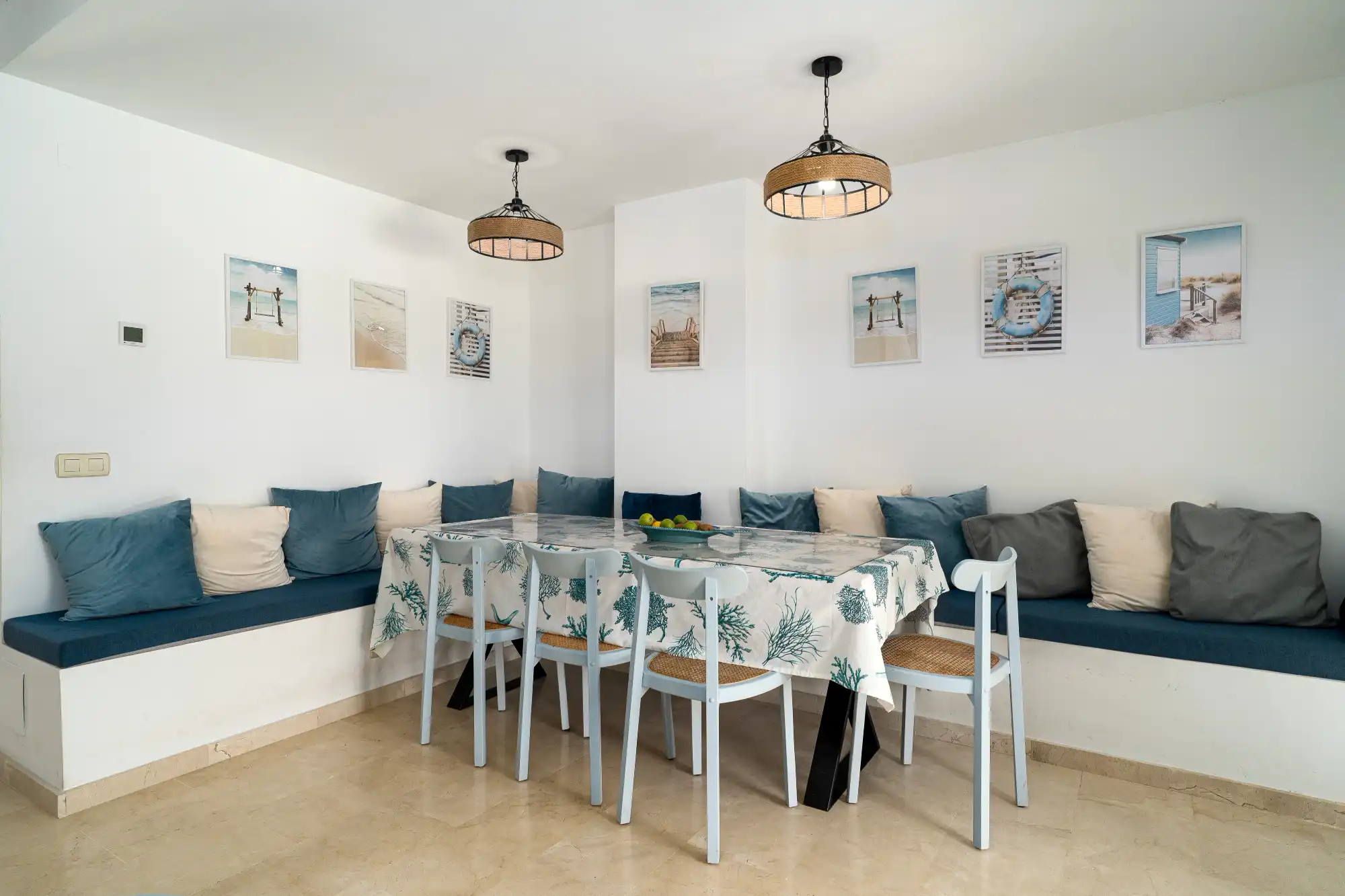 Stunning 3-bedroom townhouse with a private pool in Cancelada