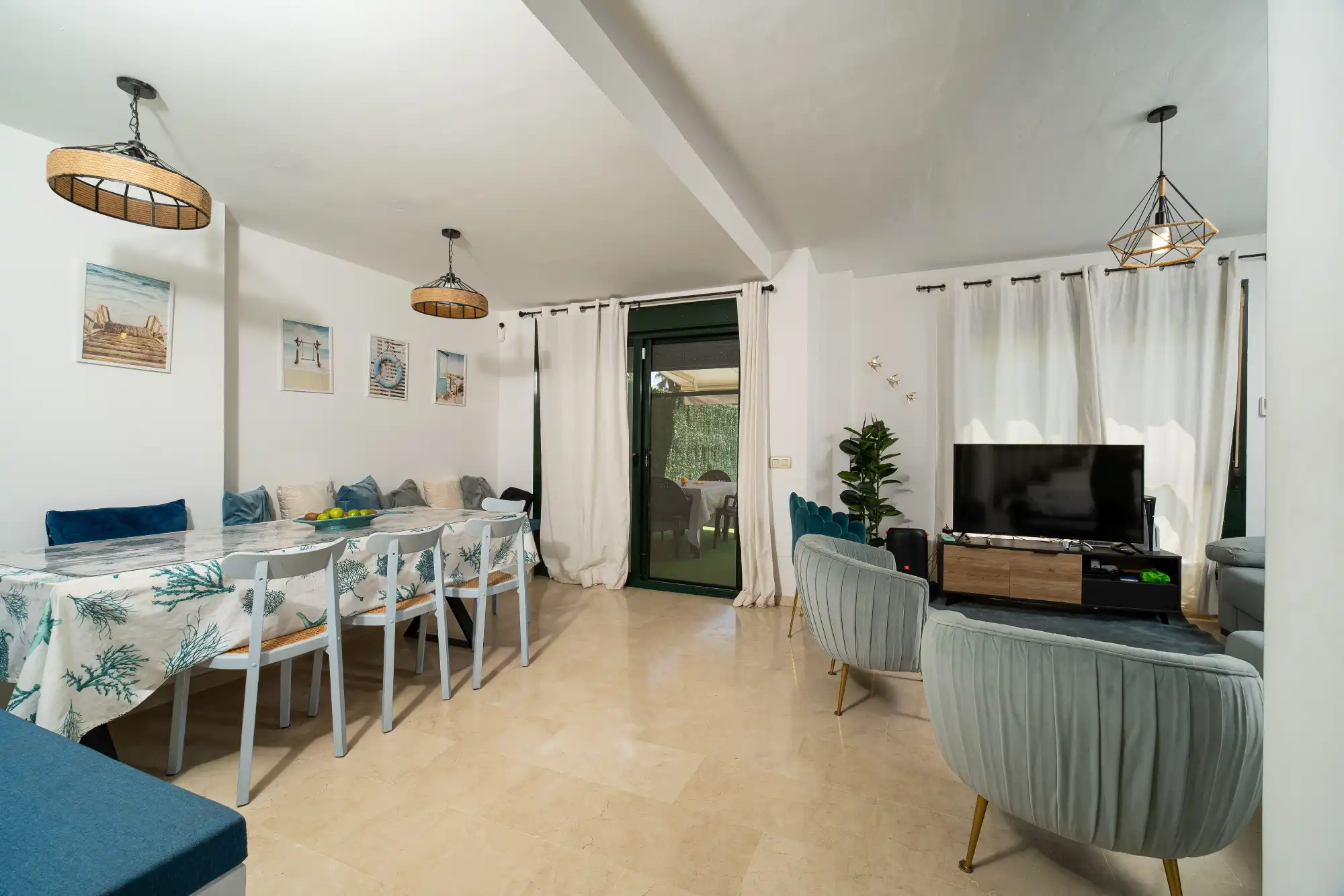 Stunning 3-bedroom townhouse with a private pool in Cancelada