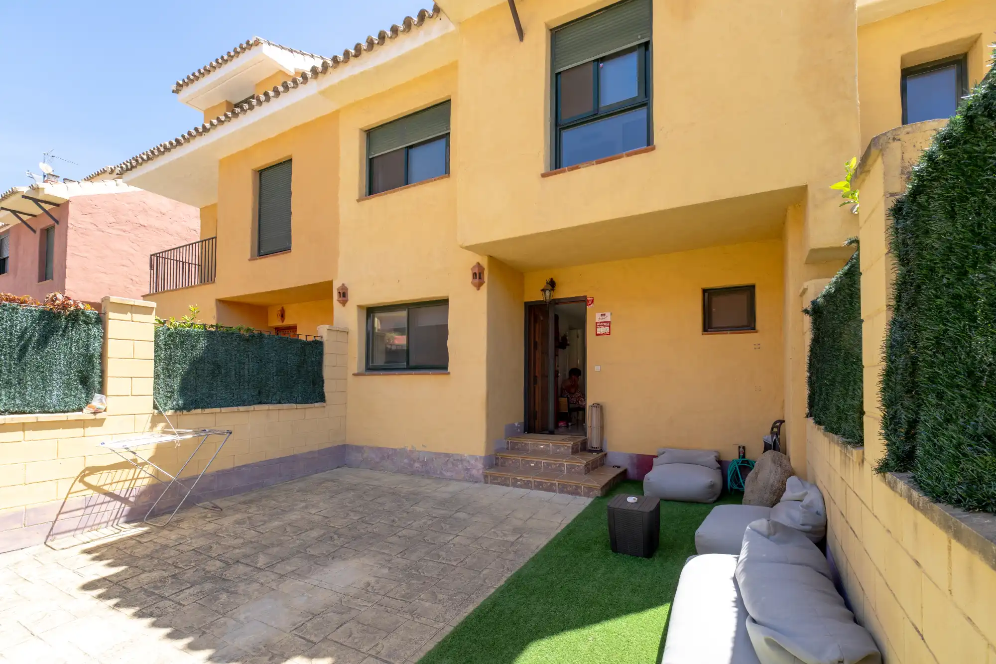 Stunning 3-bedroom townhouse with a private pool in Cancelada