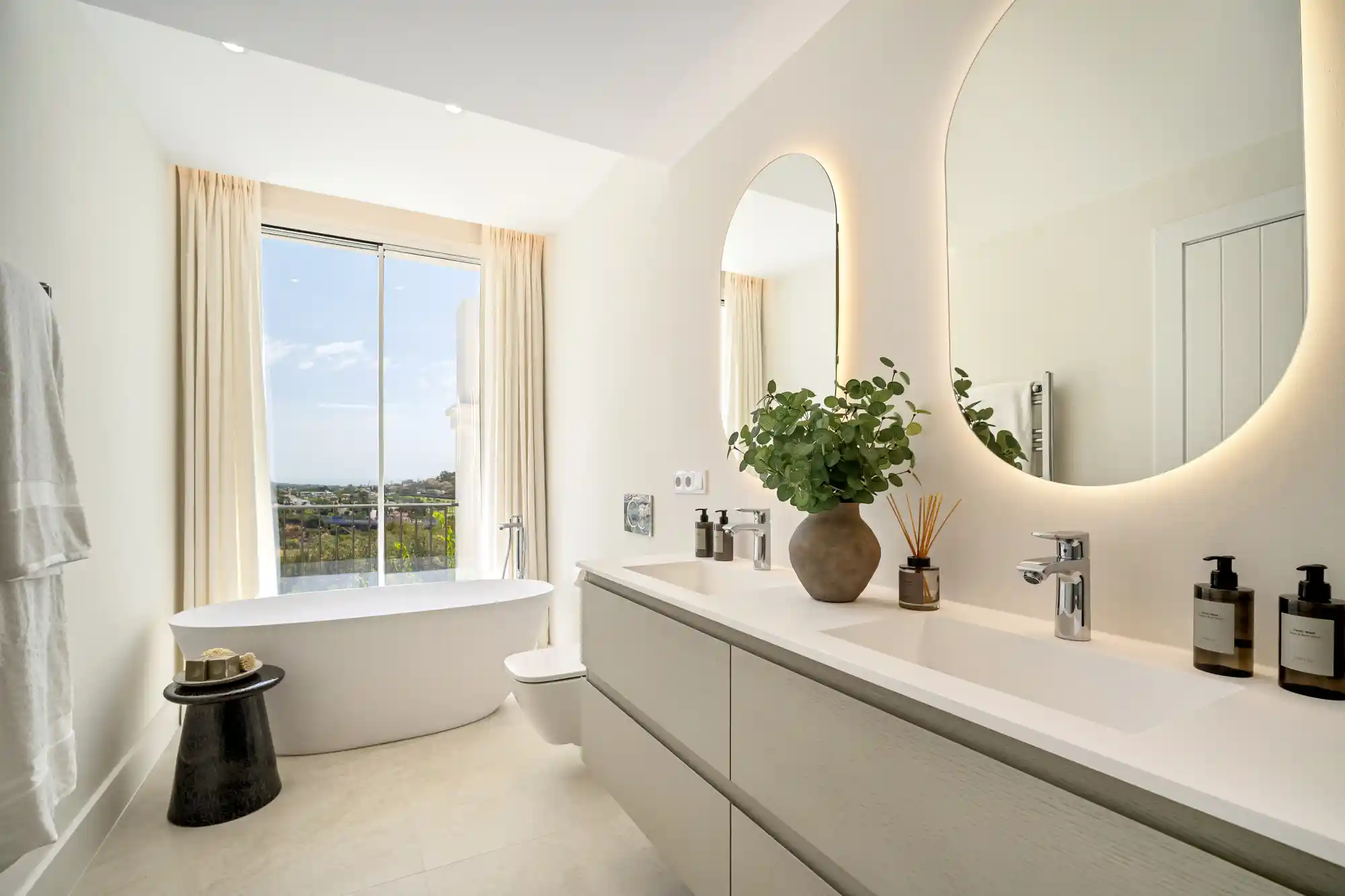 4 Bedroom Townhouse in Benahavís - Top Properties Estepona