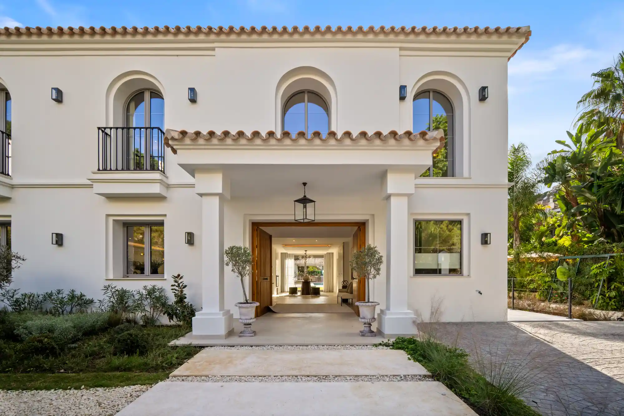 Elegant Villa Benahavís - Top Properties Estepona
