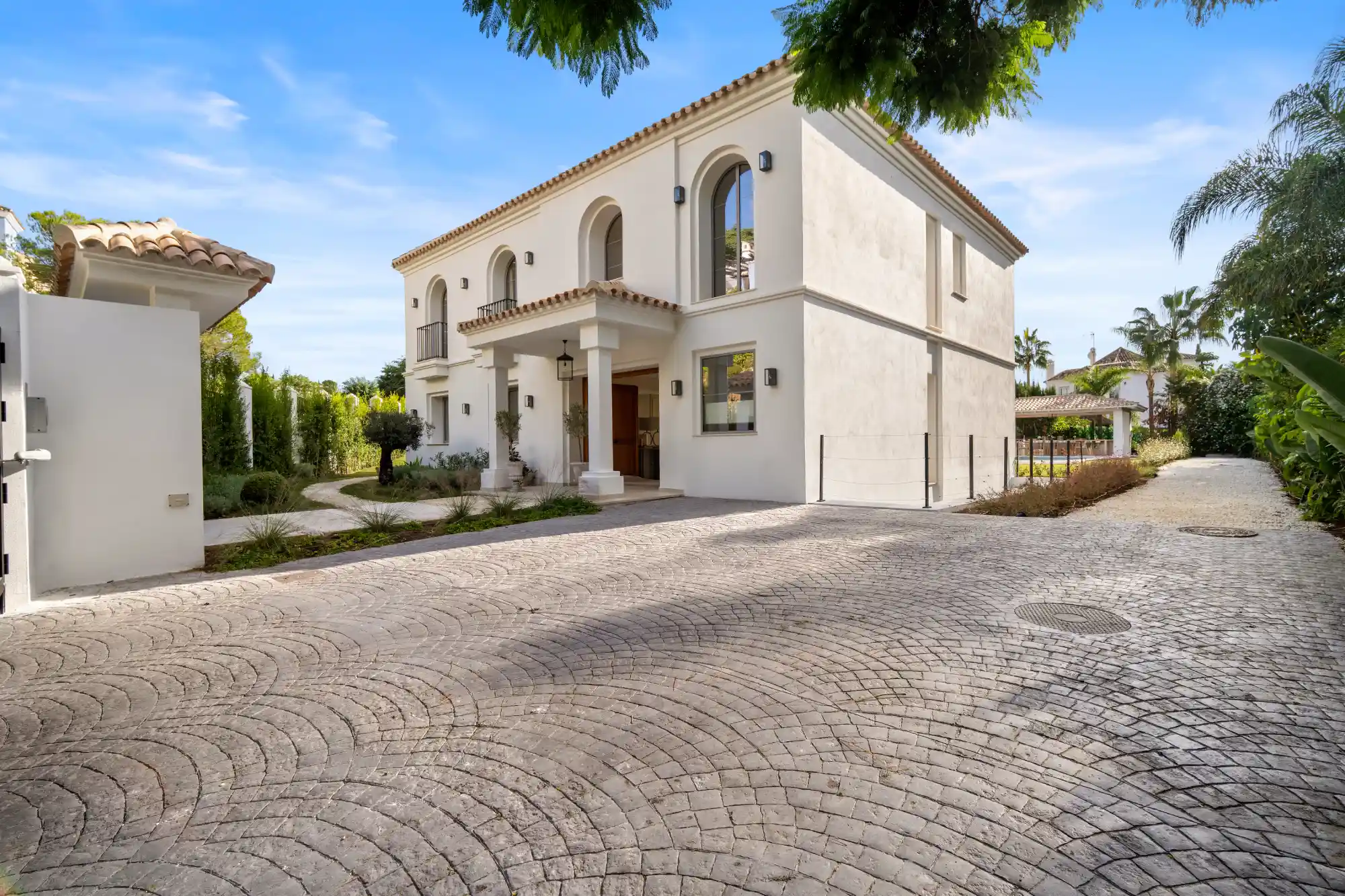 Elegant Villa Benahavís - Top Properties Estepona