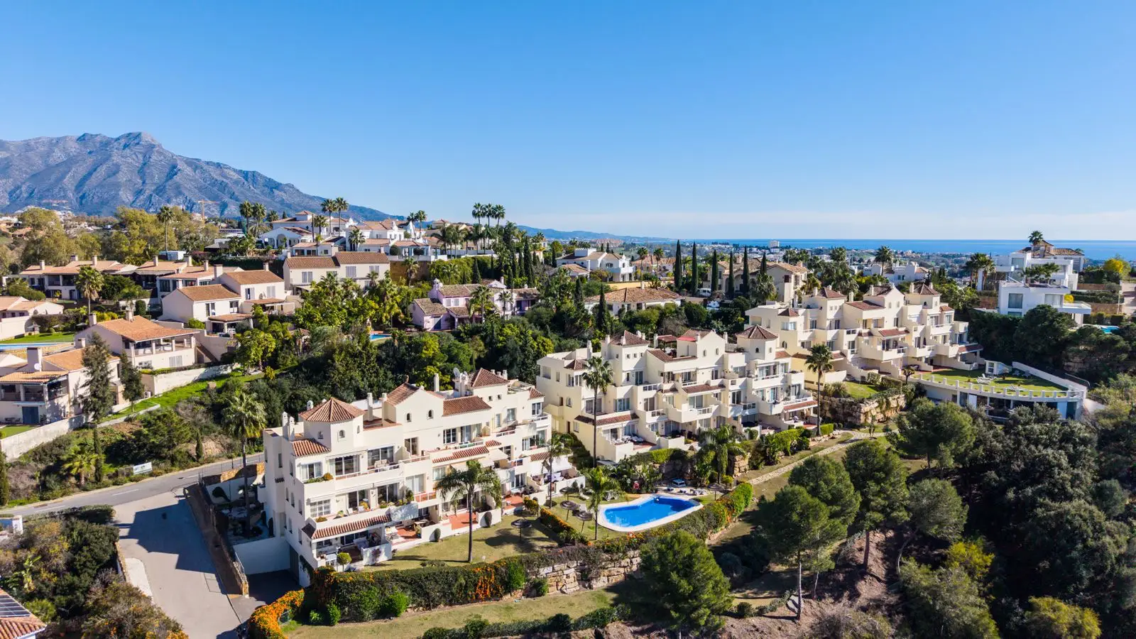 Spacious Apartment with Panoramic Views in Benahavís