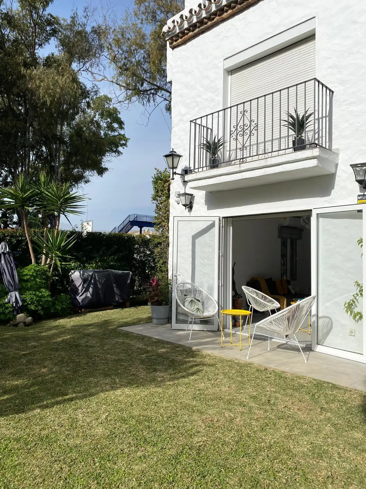 Apartamento renovado junto a la playa en Benamara