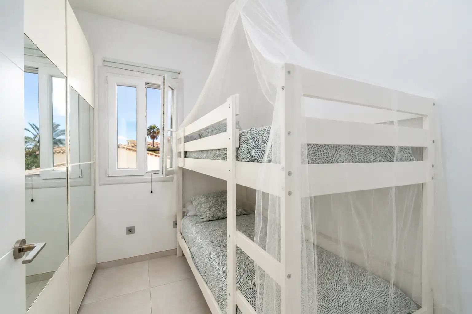 Zeitgenössische Villa nur wenige Schritte vom Strand in El Saladillo – Top Properties