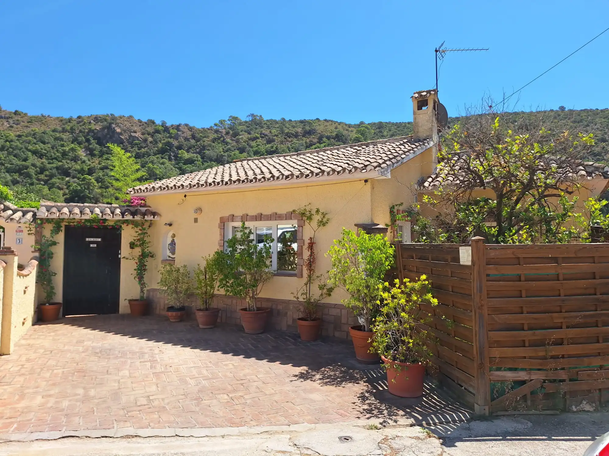 Charming Village Home in the Heart of Benahavís - Top Preporties