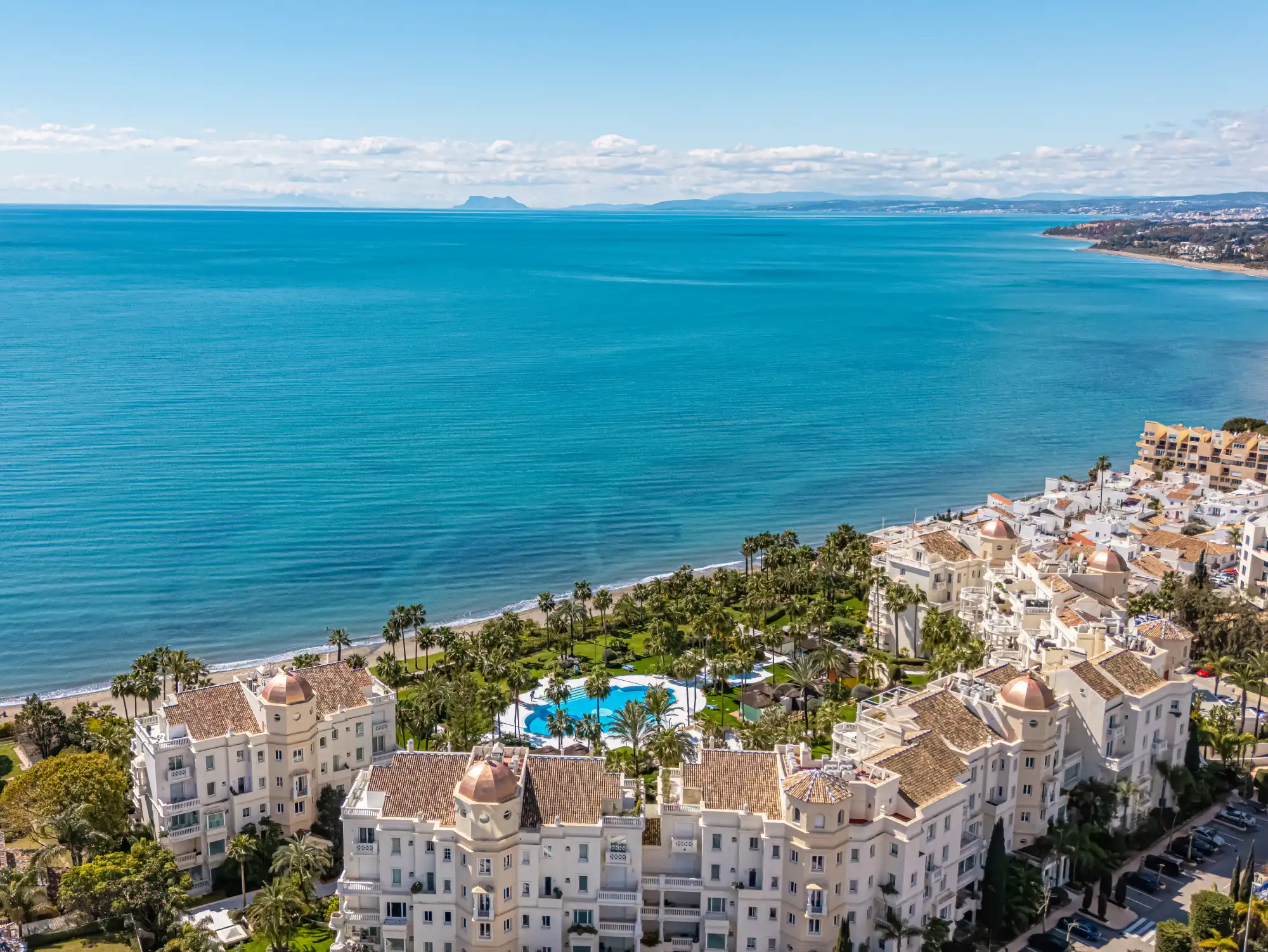 Luxury frontline beachfront apartment - Top Properties