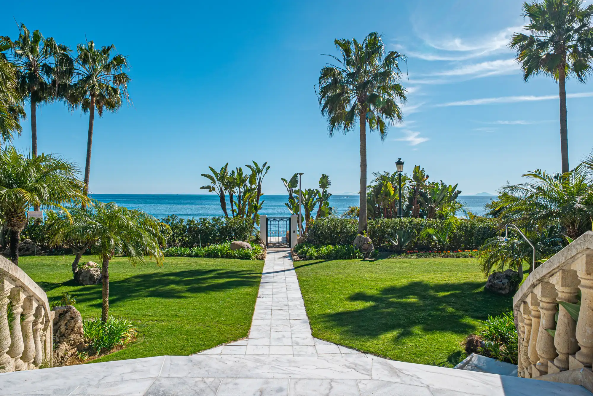 Luxury frontline beachfront apartment