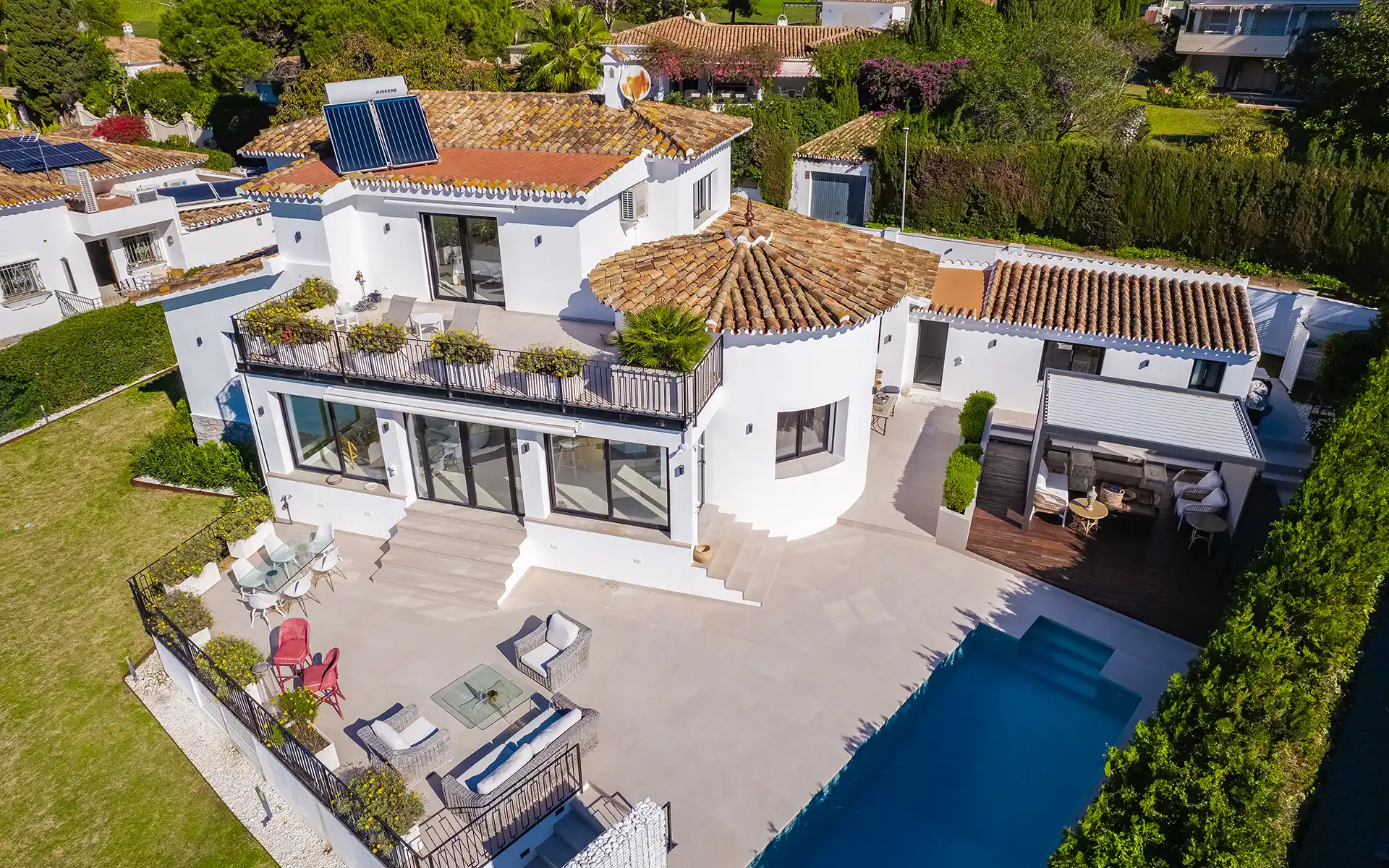 front line golf villa in guadalmina alta-Top Properties