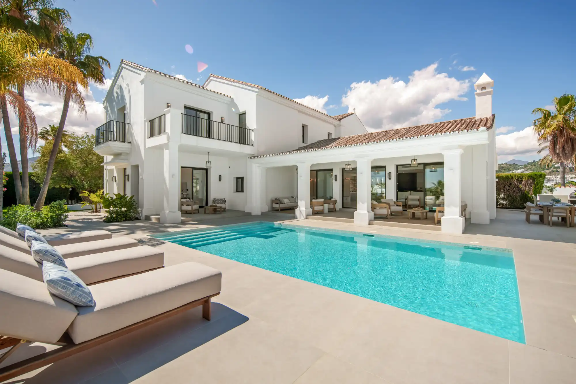Contemporary Luxury in Villa in Benahavis - Top Properties