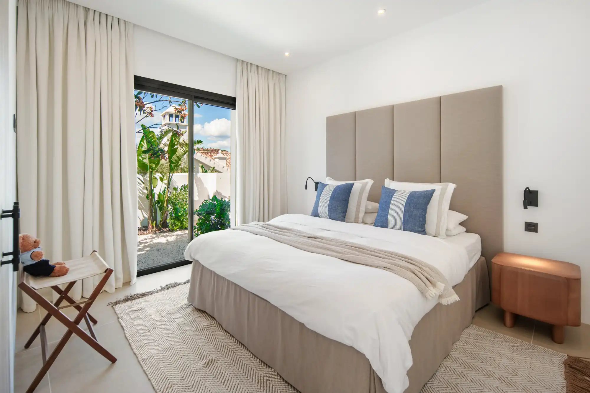 Contemporary Luxury in Villa in Benahavis - Top Properties