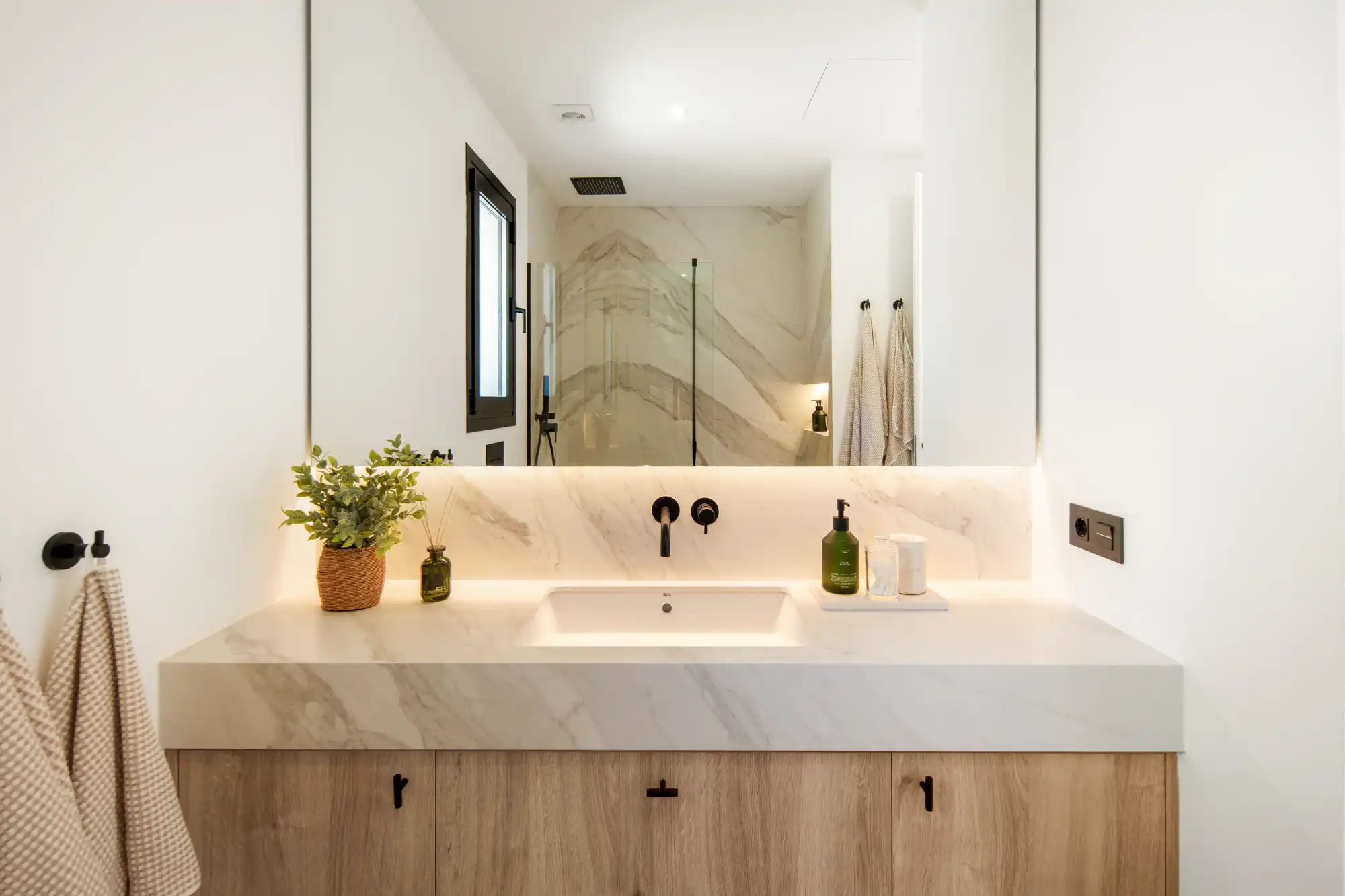 Contemporary Luxury in Villa in Benahavis - Top Properties