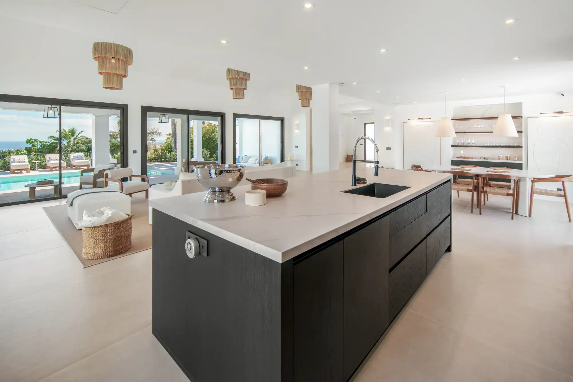 Contemporary Luxury in Villa in Benahavis - Top Properties