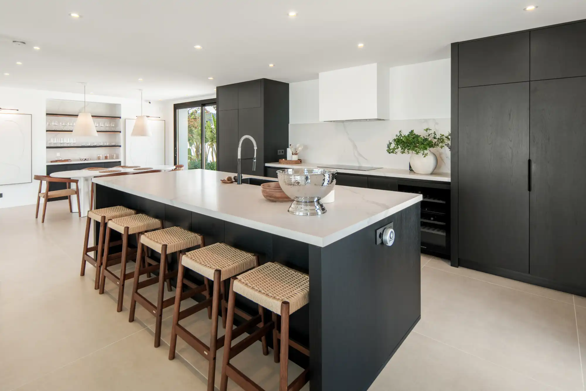 Contemporary Luxury in Villa in Benahavis - Top Properties