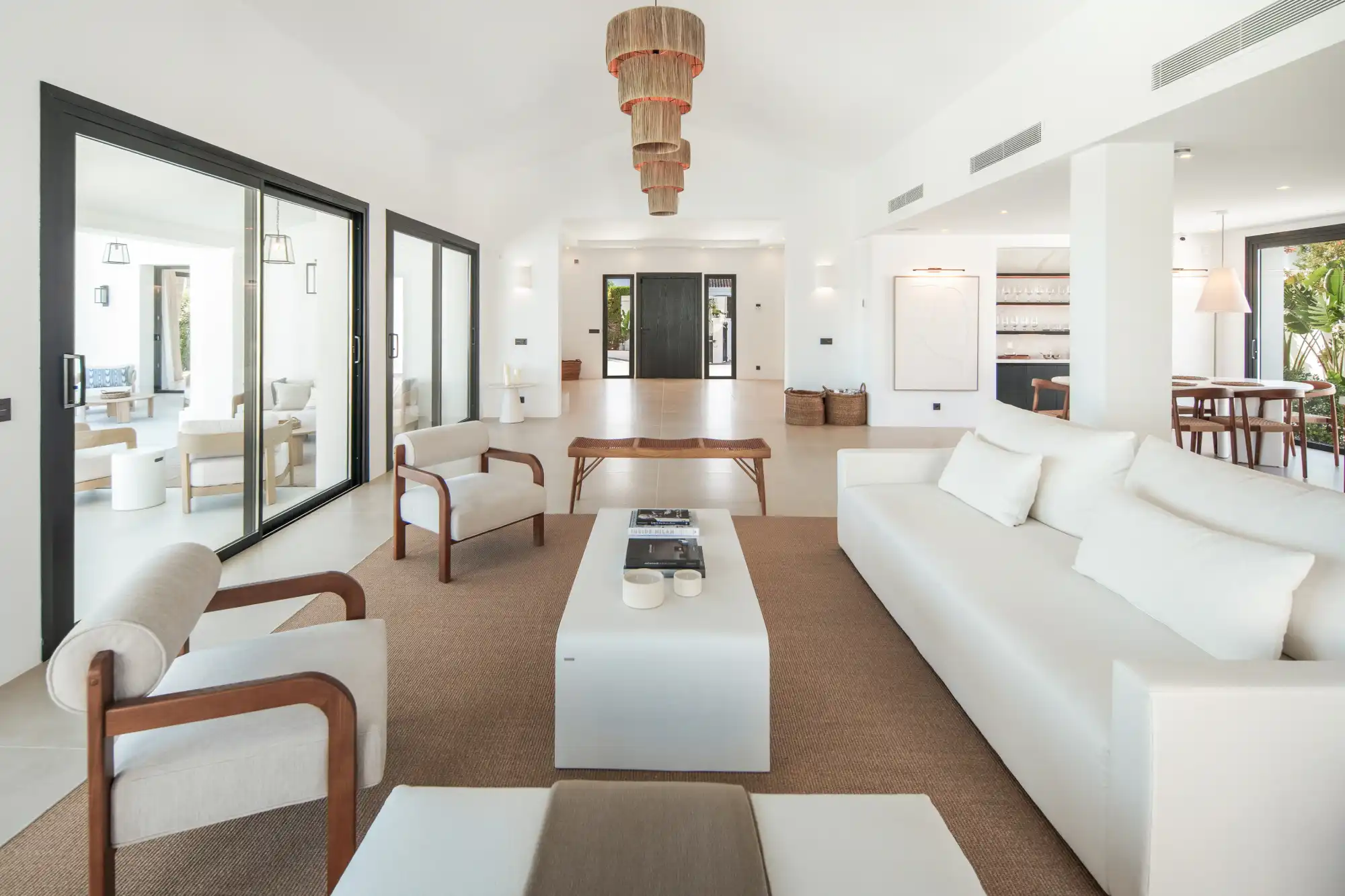 Contemporary Luxury in Villa in Benahavis - Top Properties