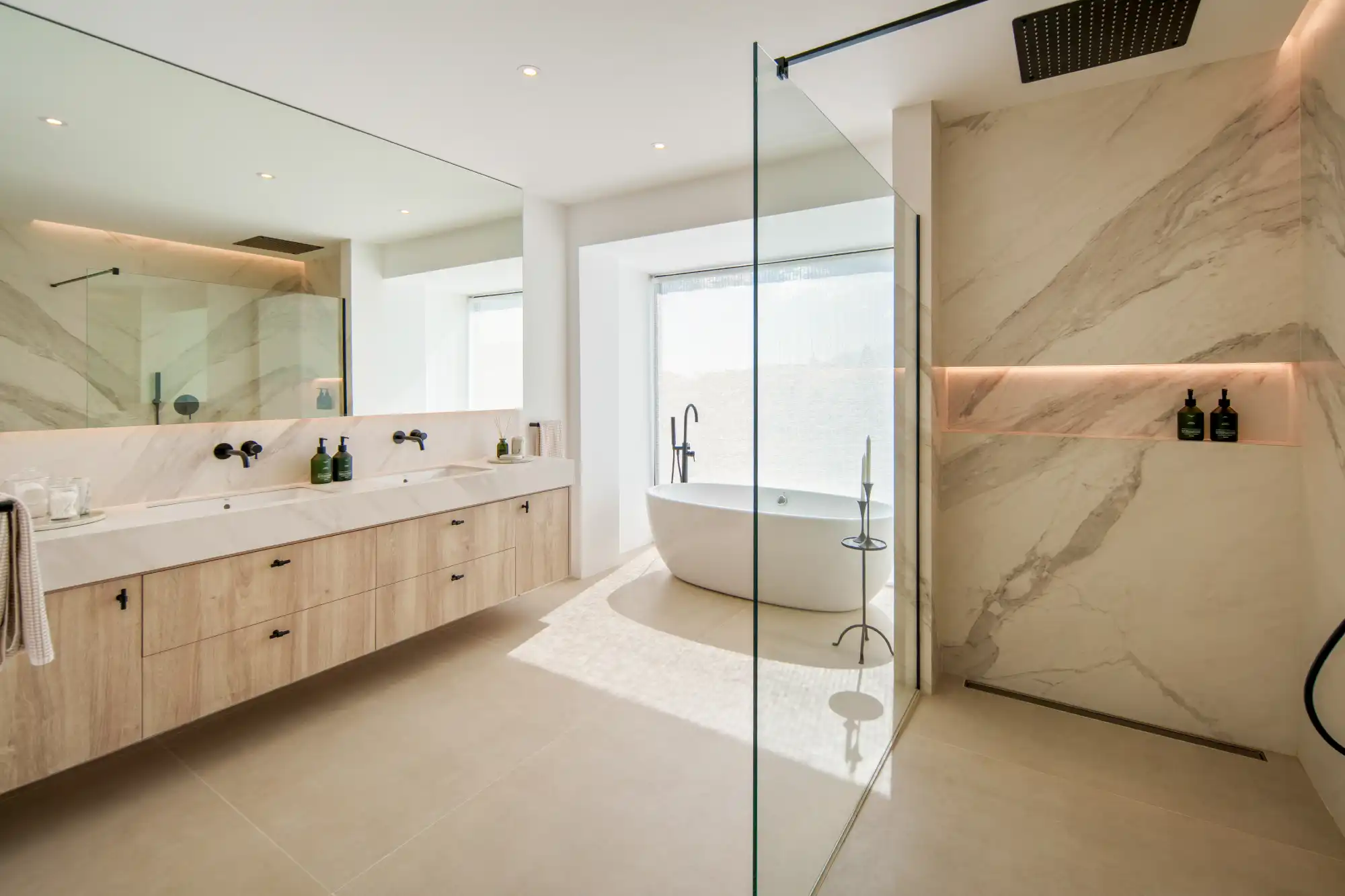 Contemporary Luxury in Villa in Benahavis - Top Properties