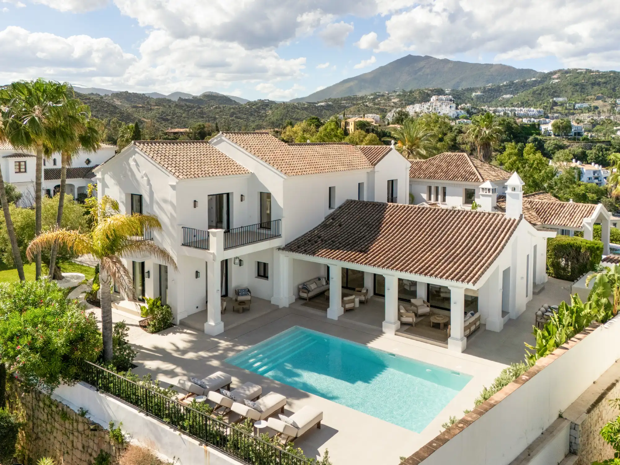 Contemporary Luxury in Villa in Benahavis - Top Properties