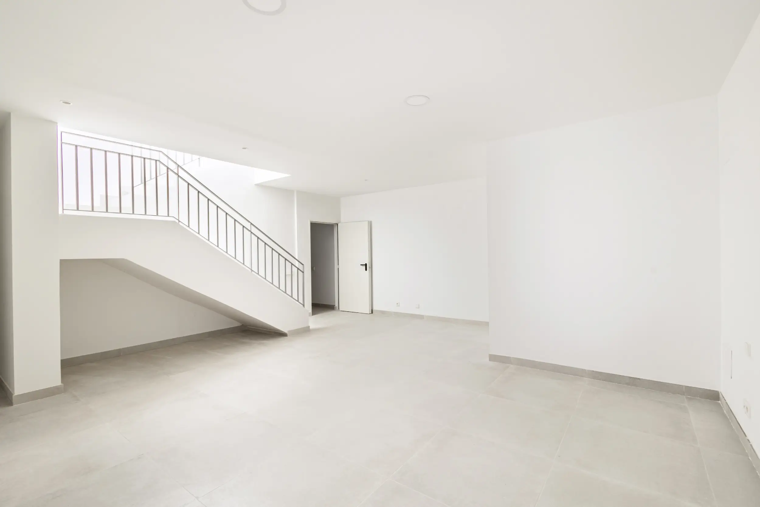 Moderne Eckvilla in Guadalmina Alta