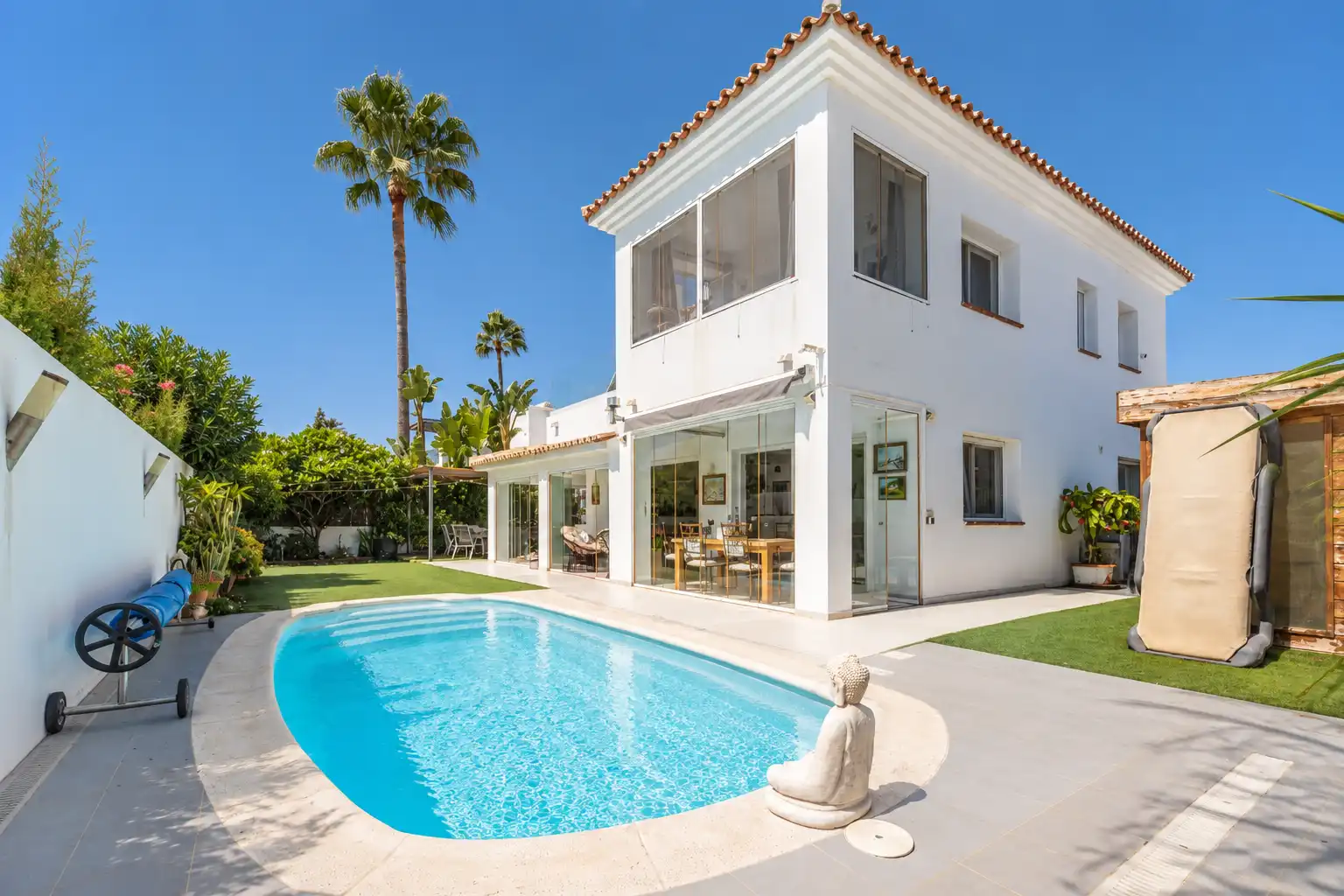 Zeitgenössische Villa nur wenige Schritte vom Strand in El Saladillo – Top Properties