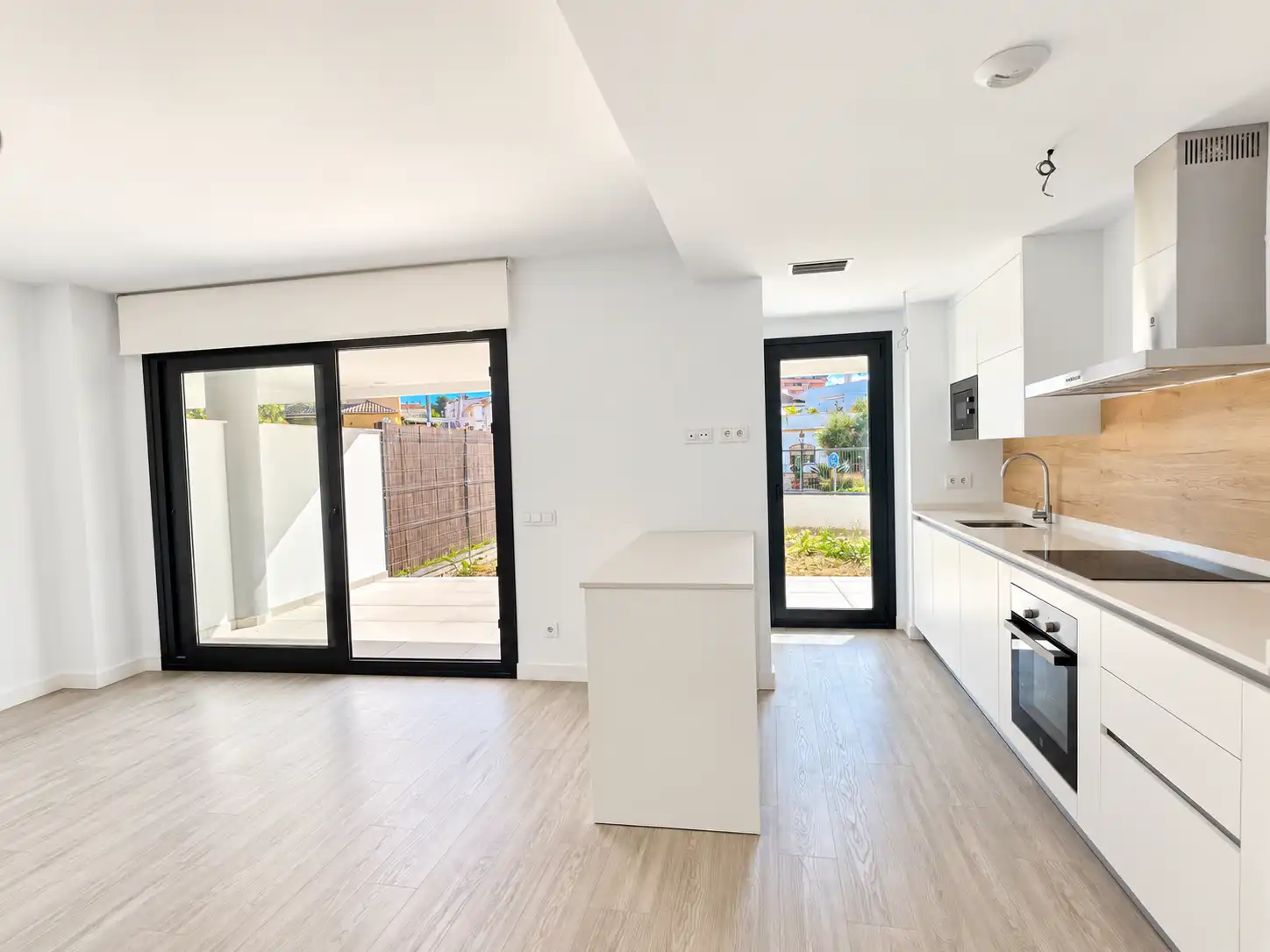 Ground-Floor Apartment with Large Private Garden in Estepona - Topproperties